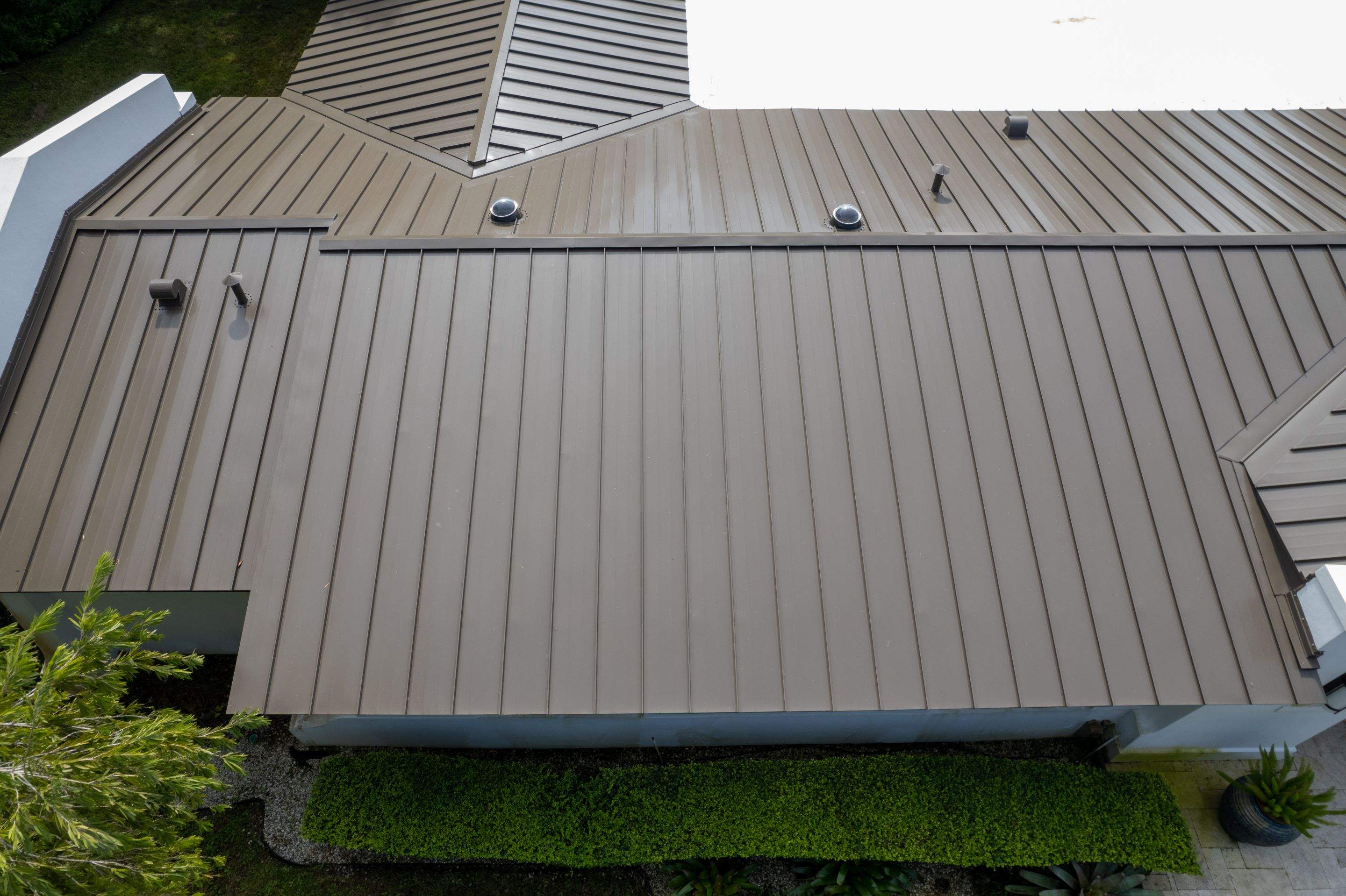 Metal Roof - Galvalume - Medium Bronze by Istueta Roofing