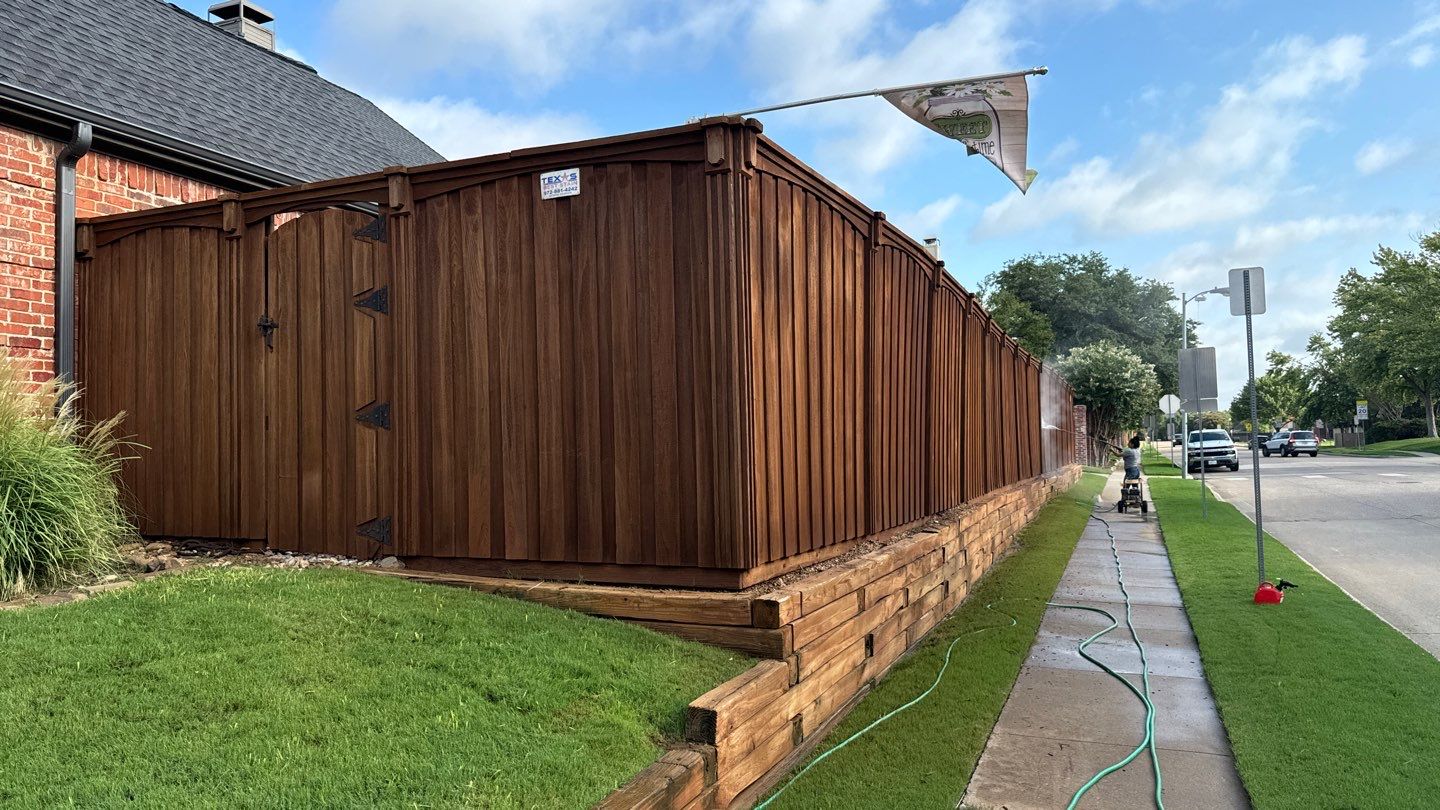 Fence Staining by Nomad Painting