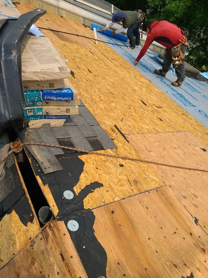 Sterling: CertainTeed Landmark Designer Shingles in Pewter by RM Banning, Inc.