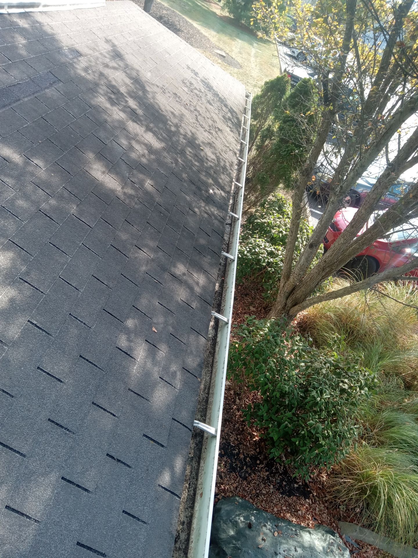 Commercial gutter cleaning Cincinnati after photo with clean gutters