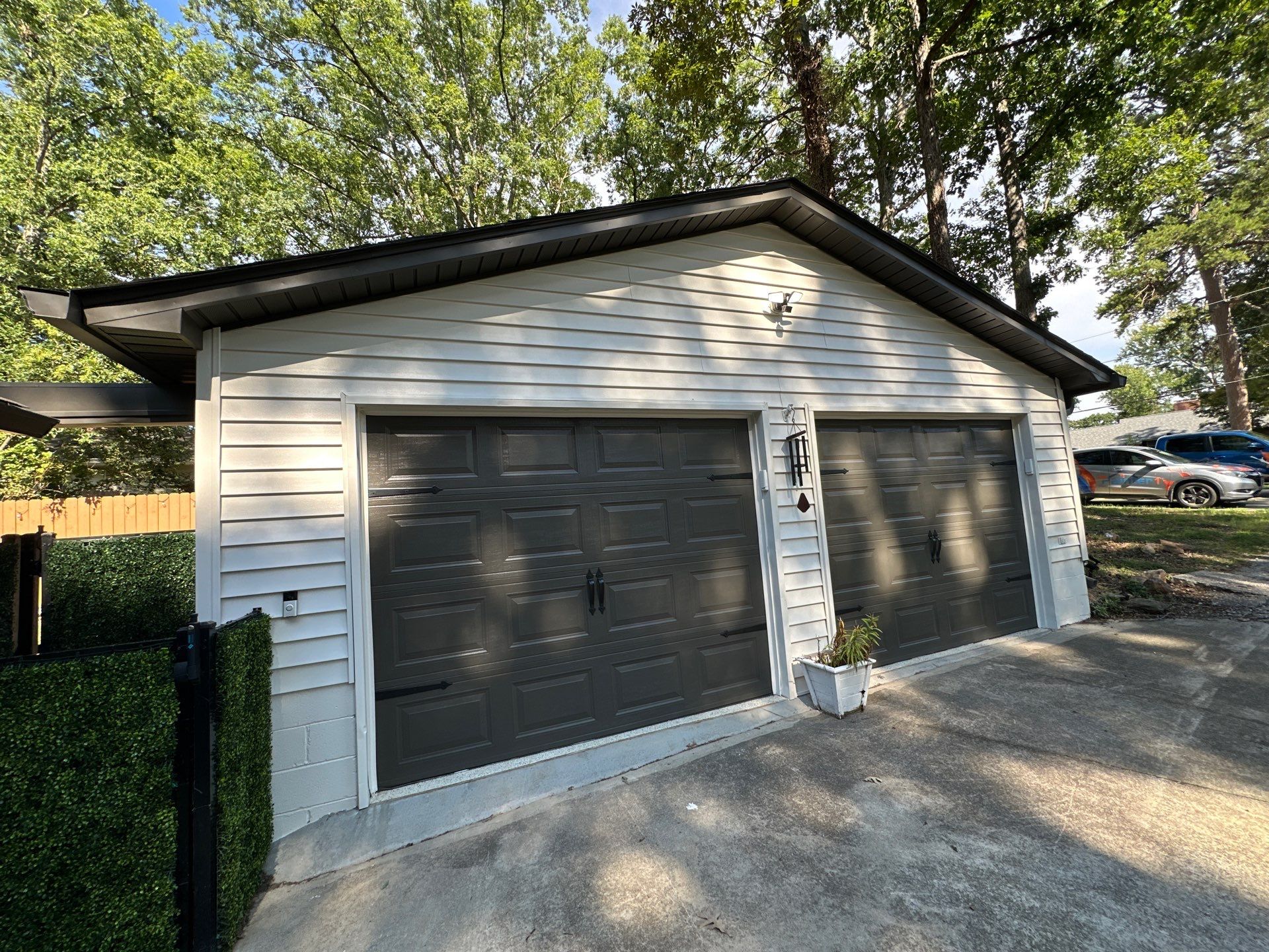 Mauldin Home Transformation With Custom Interior Molding and Exterior Painting by Painter1