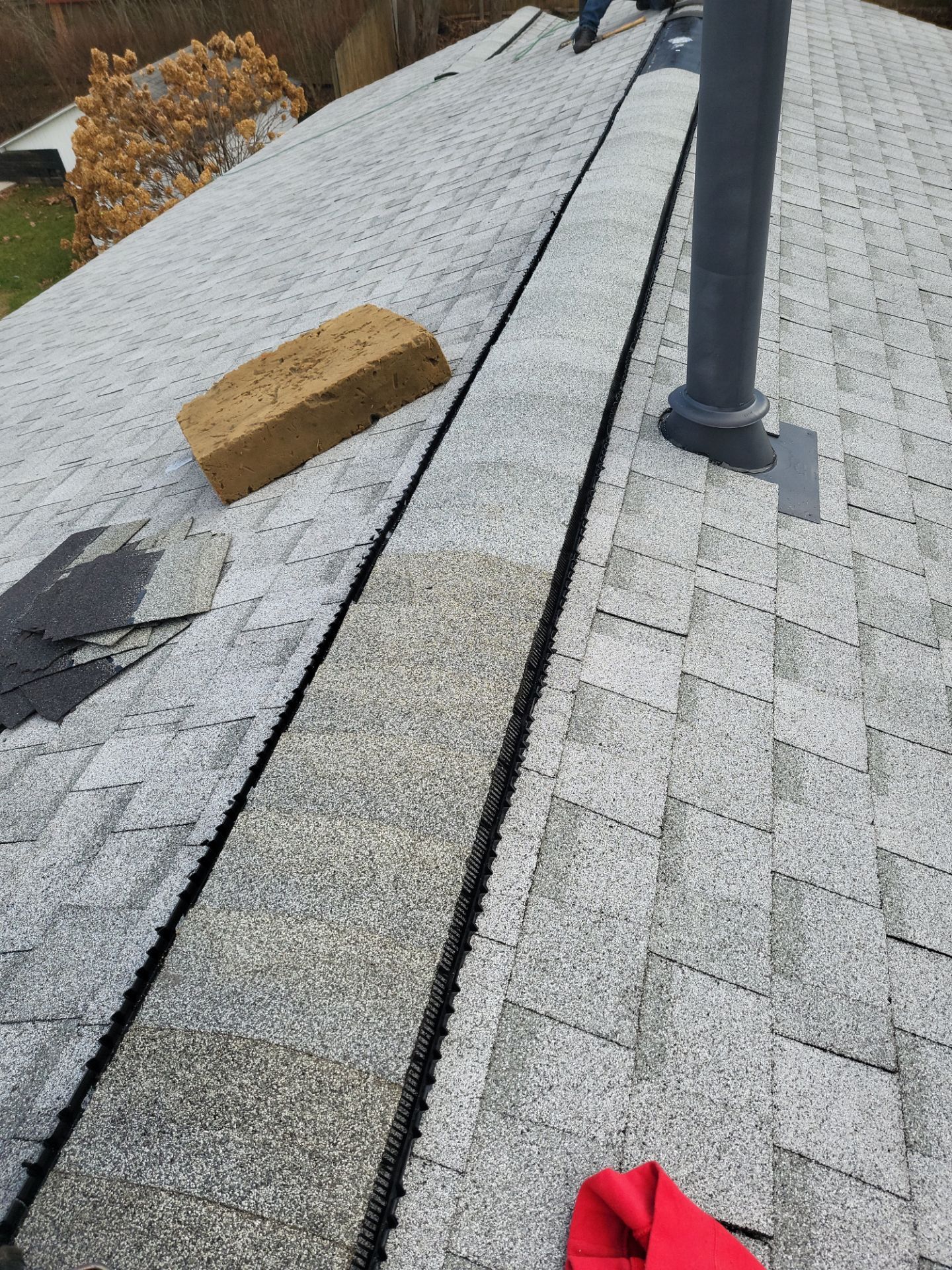 Atlas Pinnacle, Color: Oyster Shell, Drip Edge: White by Eagle Eye Roofing