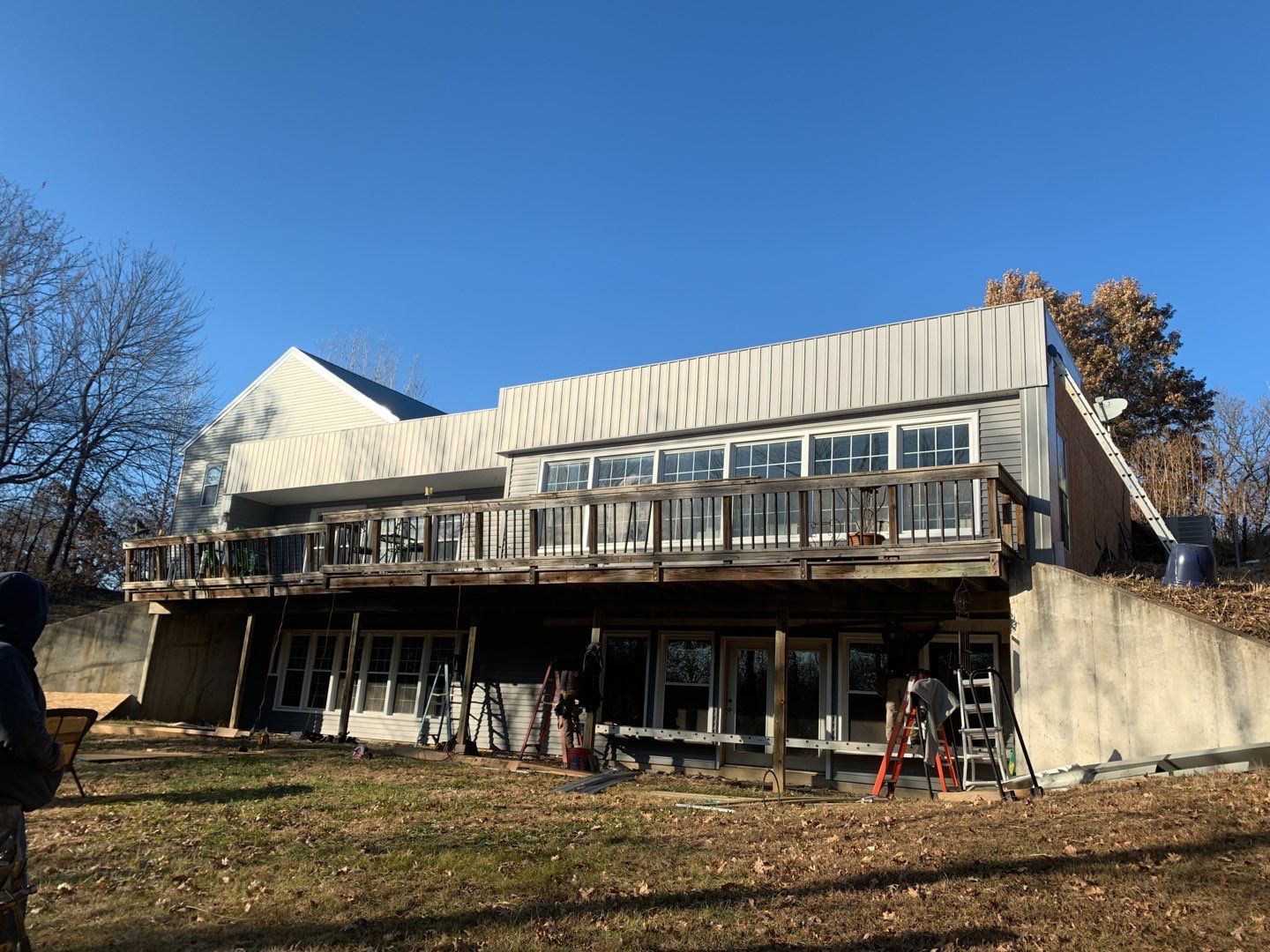 Contemporary house Siding Installation using Mastic Premium Vinyl siding  by EEC  Windows, Siding & Roofing 