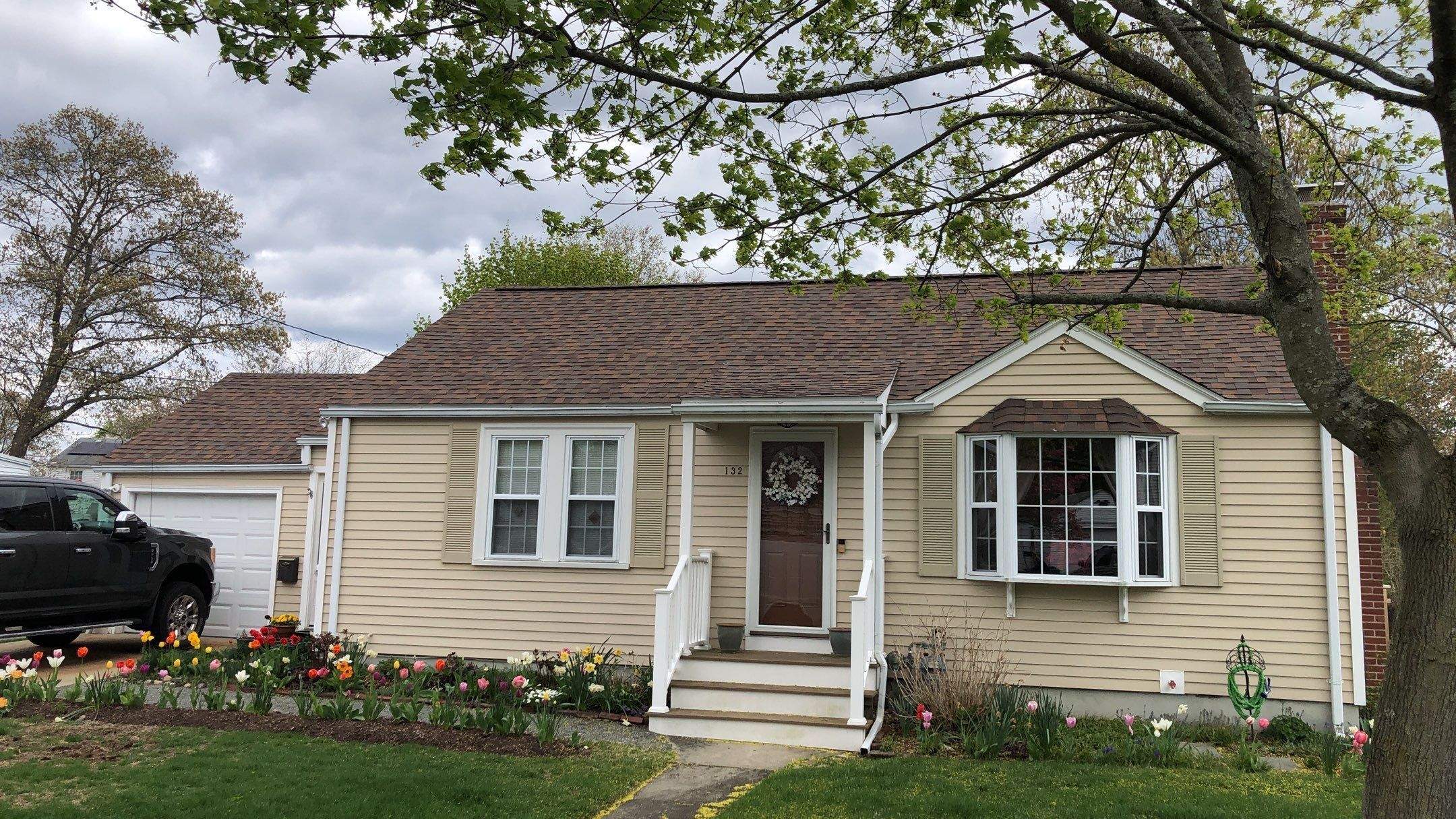 Heather Blend Roofs by Pinnacle Roofing & Skylights