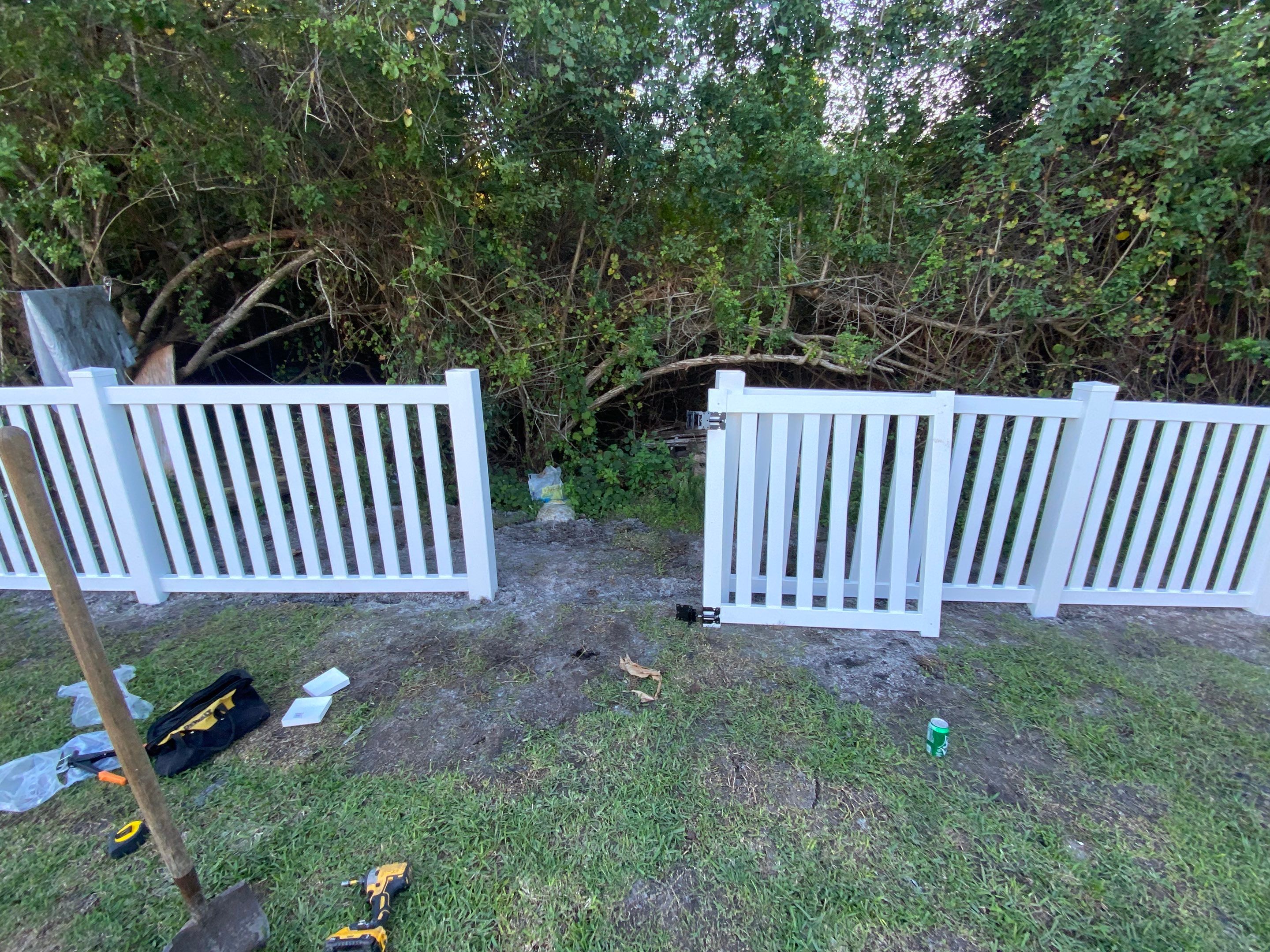 Ruskin, FL 6 ft. Tall White Vinyl Privacy with 4 ft. Picket Fence by Asap fence and gates, LLC