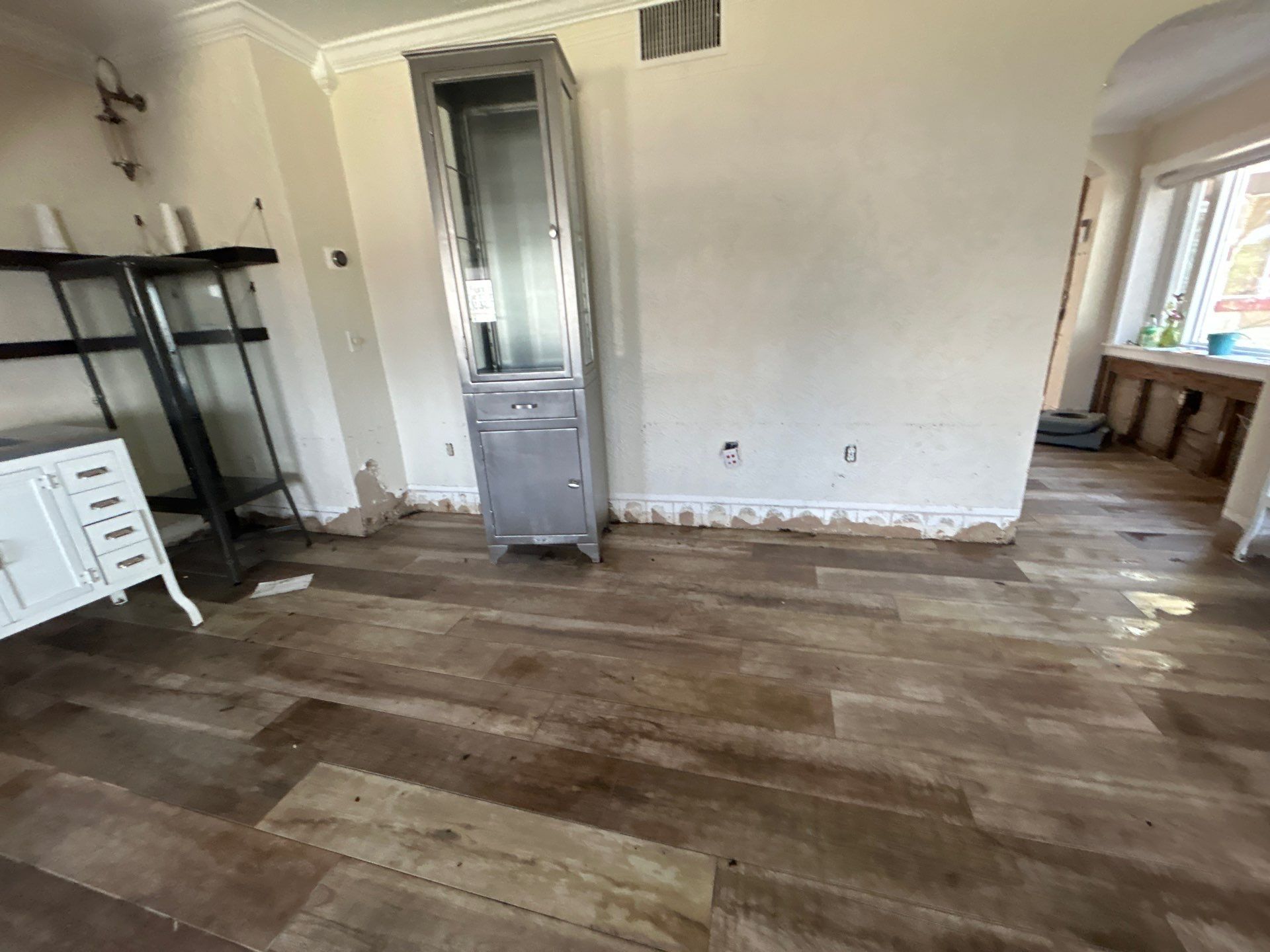 Water mitigation In Bradenton Florida by Ampm Restoration Services 