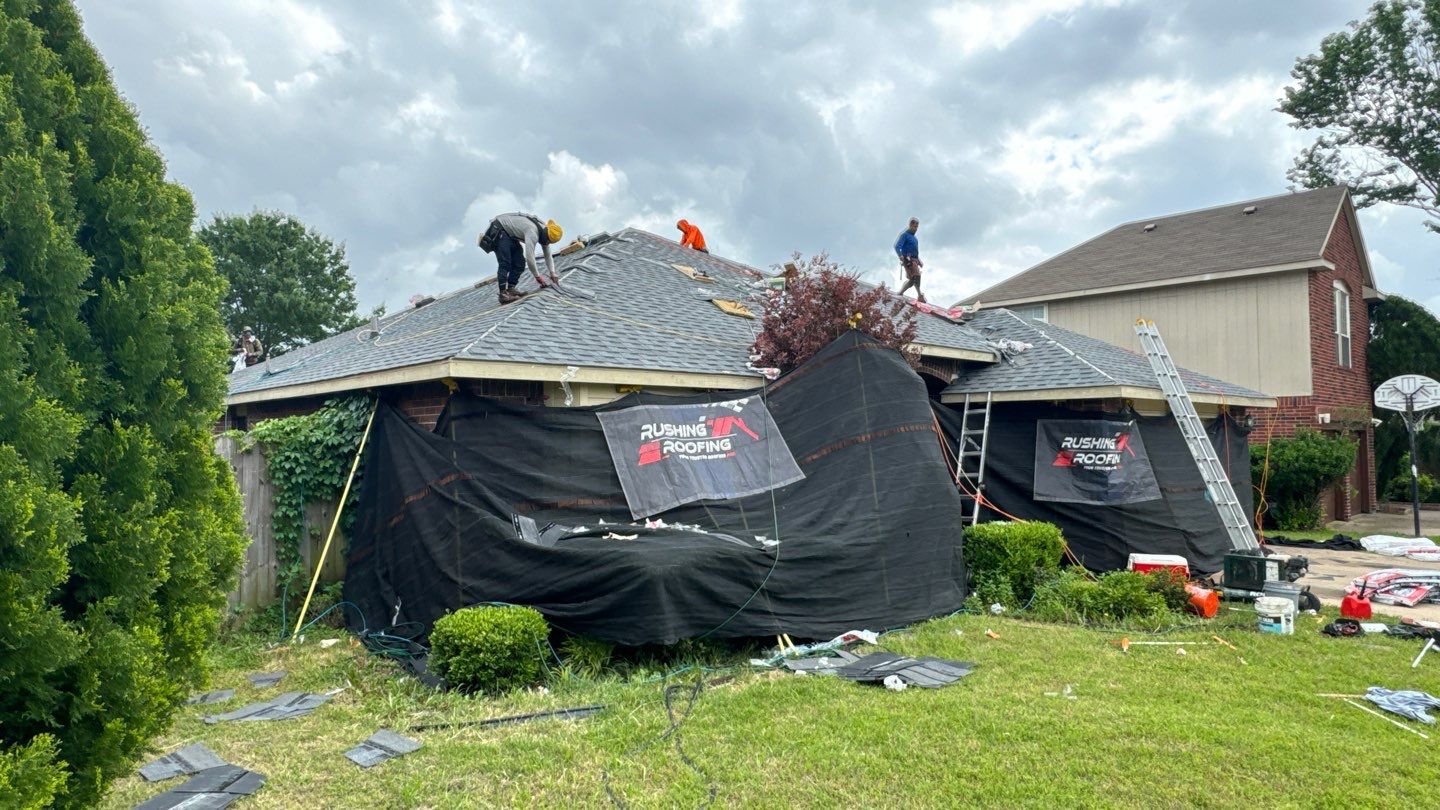 roof repair, roofing crew member