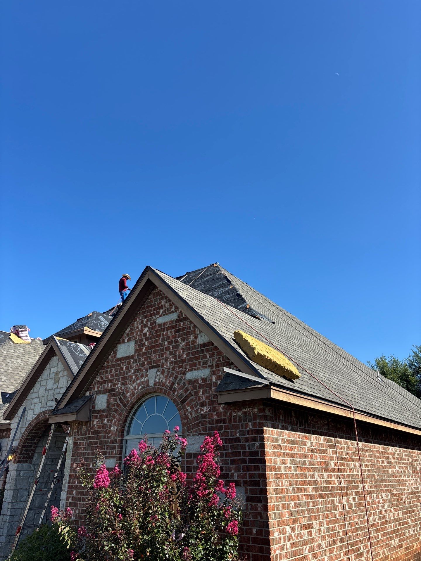 Owens Corning Oakridge - Driftwood by Frontline Roofing and Construction