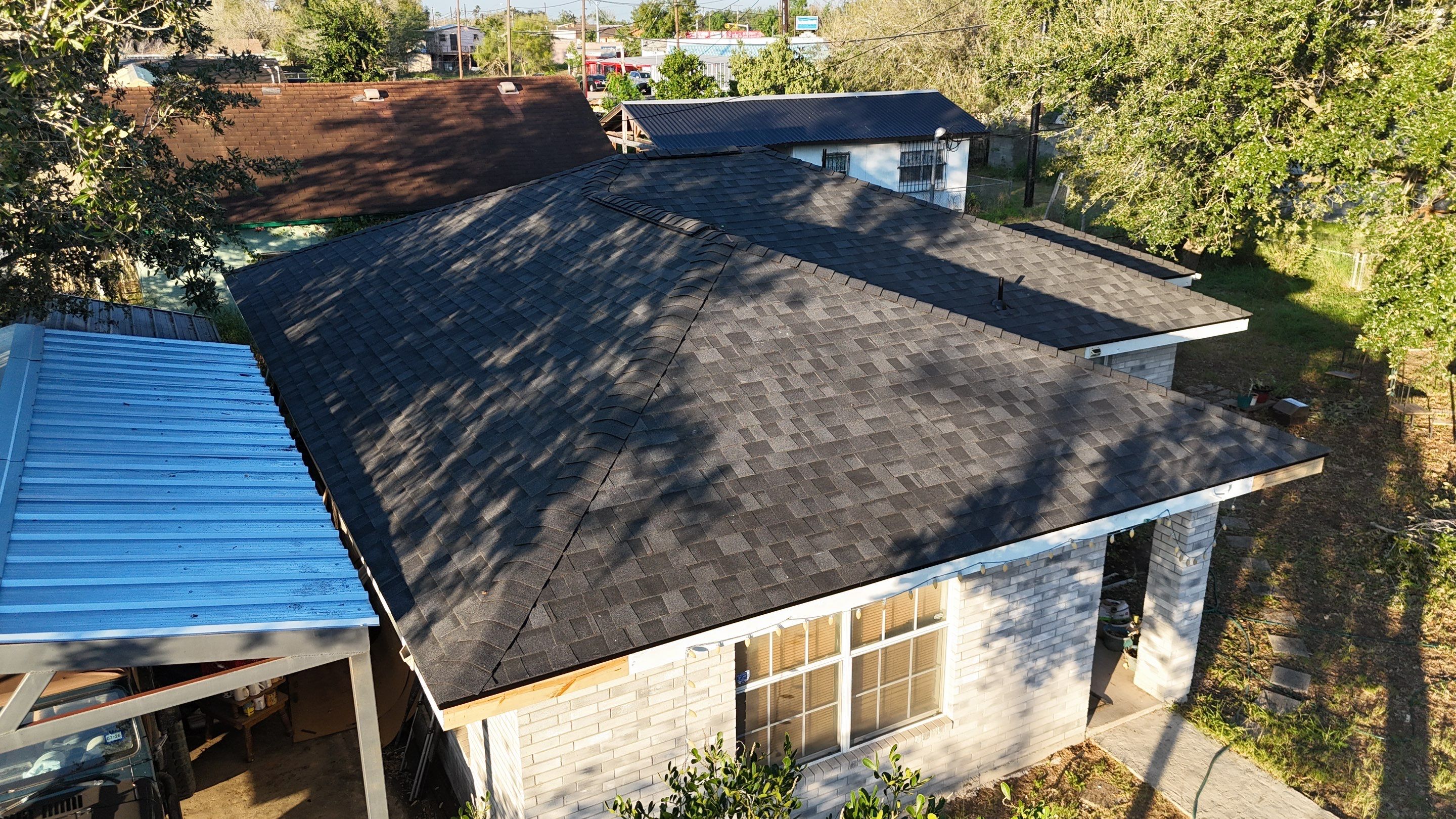 Oakridge Onyx Black in Elsa, Tx by PMG Home LLC