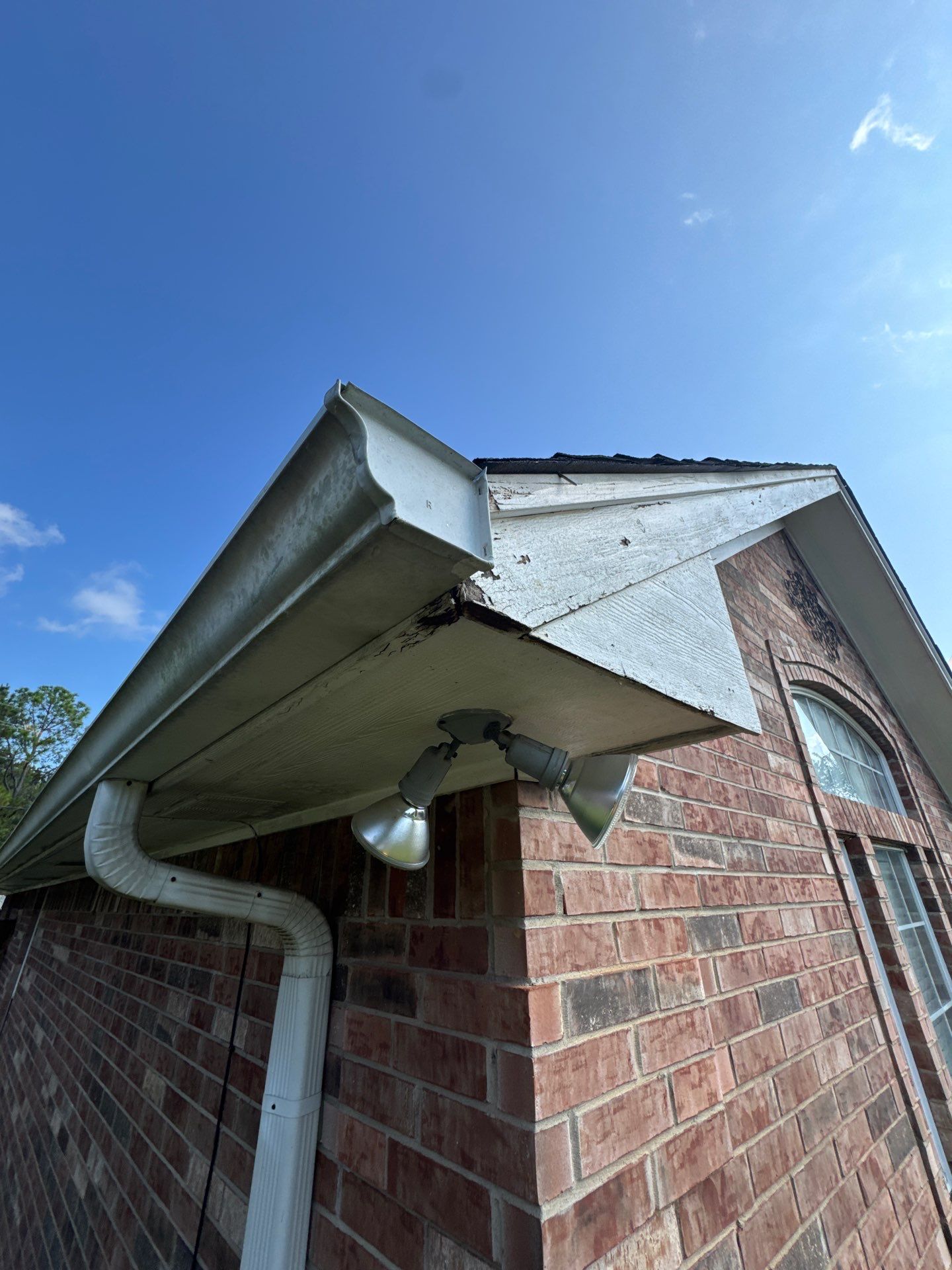 Refreshing the Exterior Paint in Whitehouse, TX by Quality Coats Painting