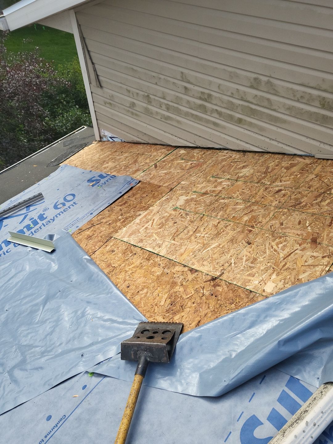 ATLAS PINNACLE COLOR: BLACK SHADOW by Eagle Eye Roofing