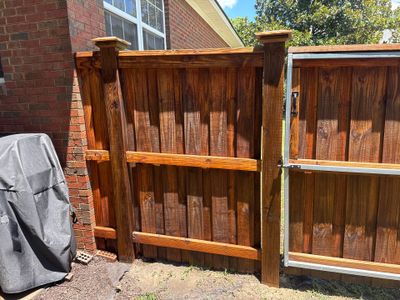 Wood Fence using Wood Sealant