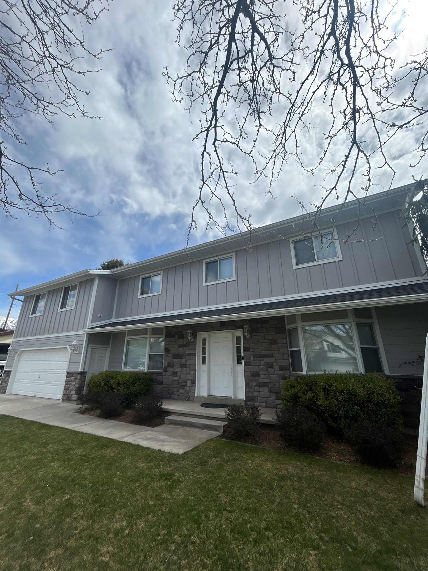 Lindon | Hardie & Steel Mixed Siding | Pearl Gray by Ideal Siding Utah