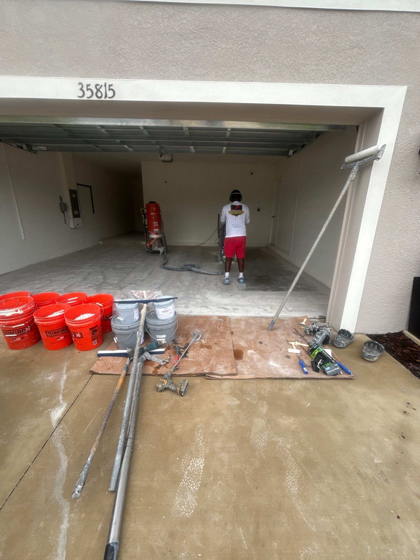 Flake Epoxy Garage Floor Coating System in Zephyrhills by Performance Floors & Coating
