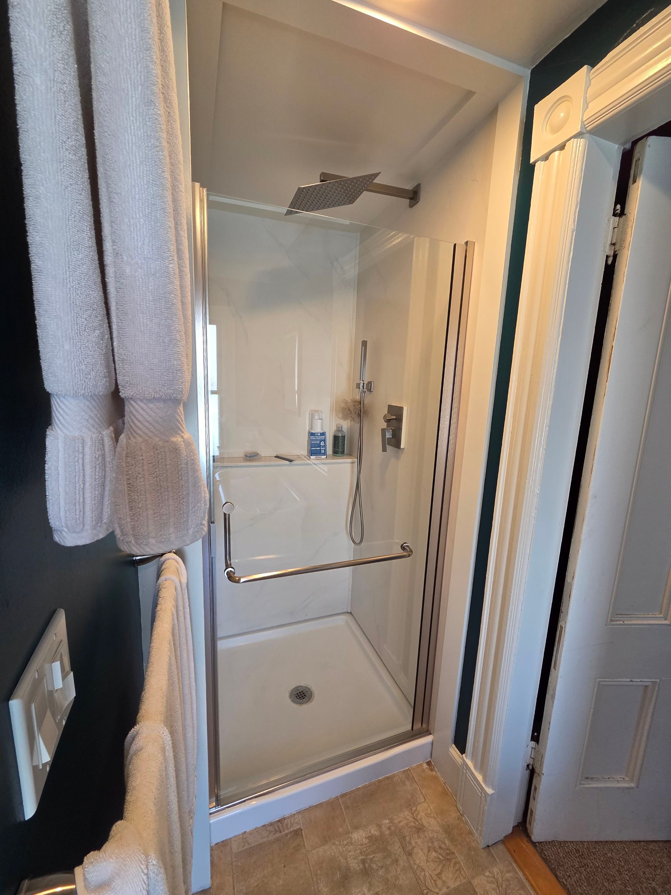 Shower using Alumax Shower by Cheshire Glass Company