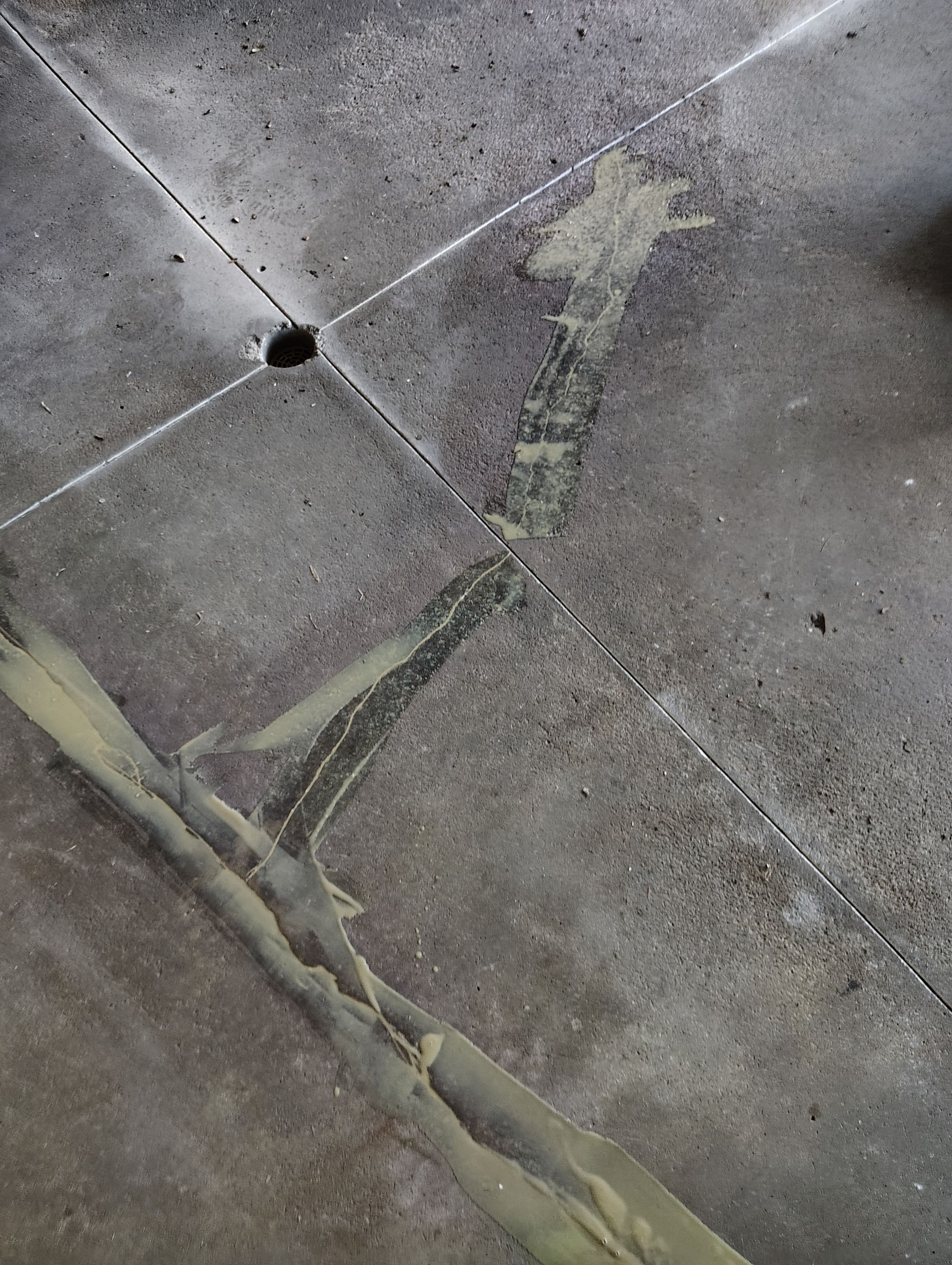 Sioux Falls Garage Concrete Repair and Epoxy Flake Floor Coating by Select Painting, Coatings & Garage Cabinets