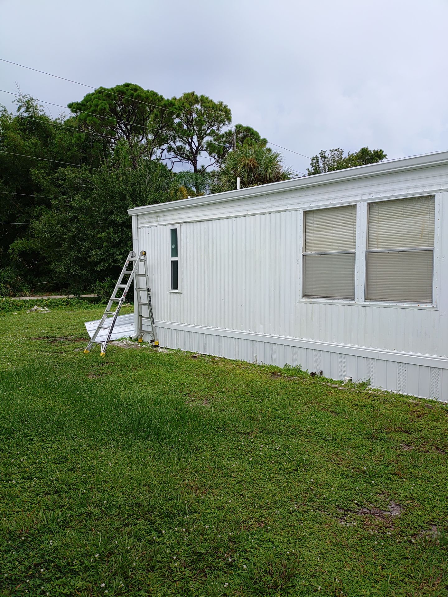 6 inch Aluminum Seamless Gutters in Englewood FL by Gutter Professors