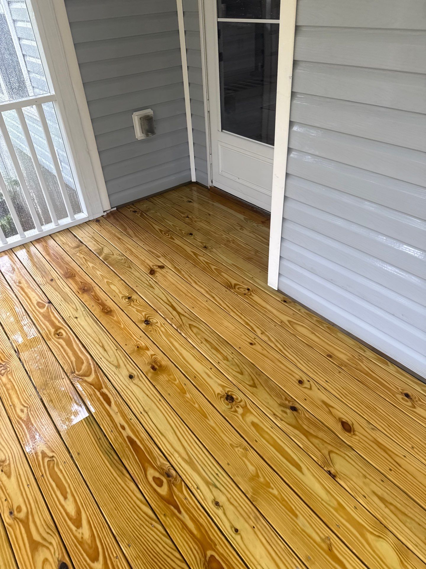 Wood Deck using Wood Sealant by DuraSeal