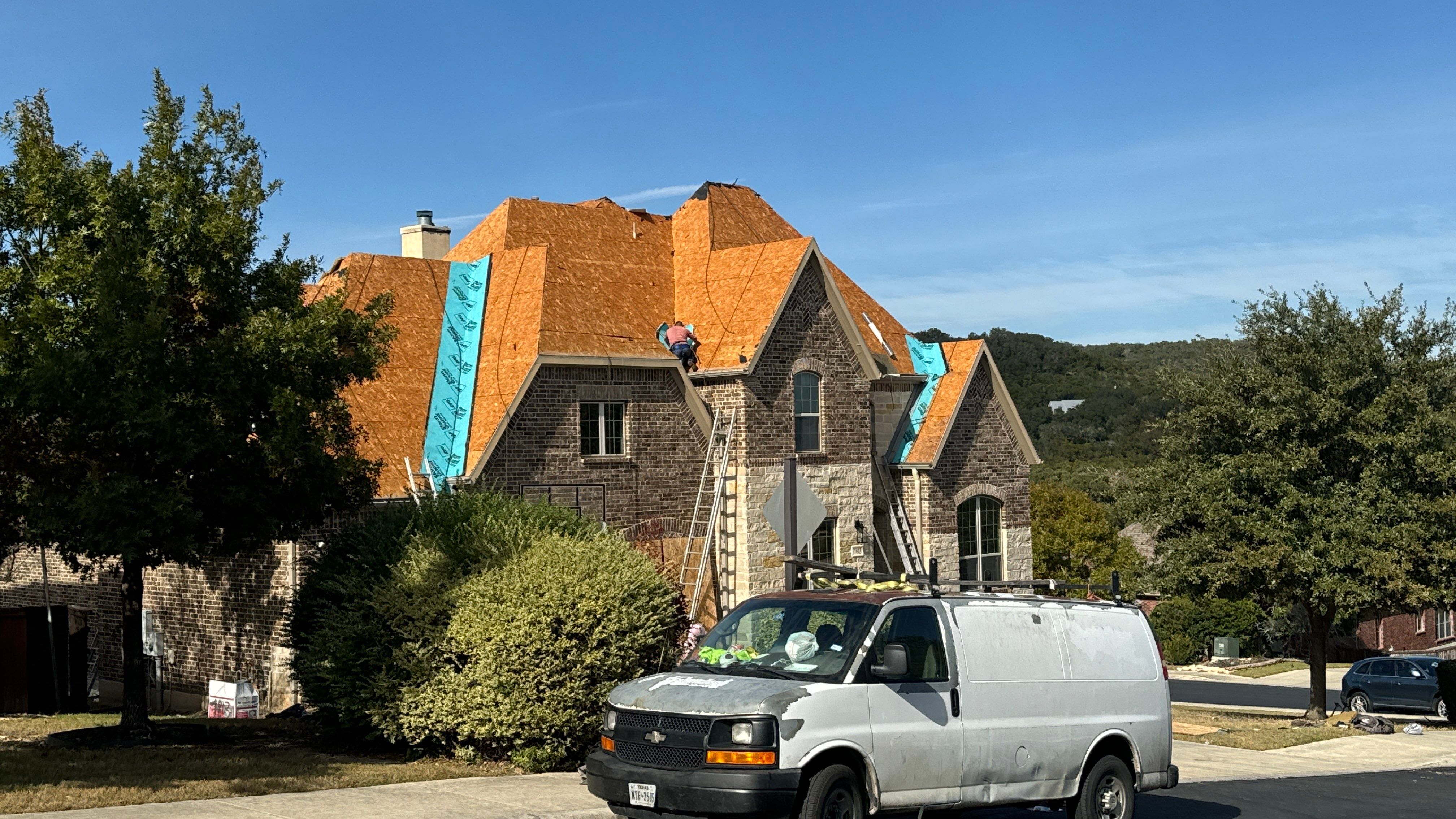 GAF HDZ - Weathered Wood by Elite Roofing LLC