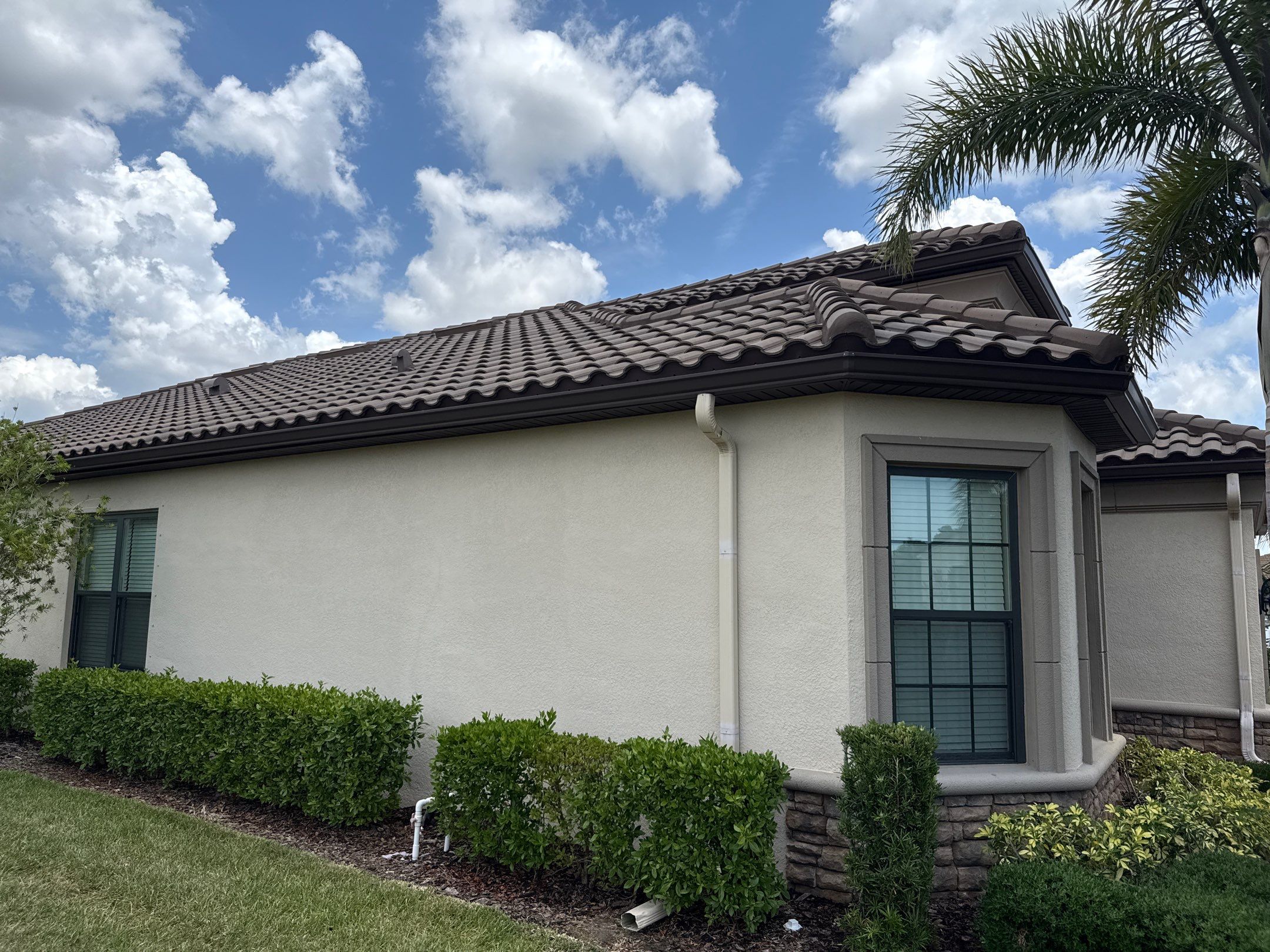 Concrete Tile Roof, Paver Driveway & Lanai Cleaning – Artisan Lakes Esplanade, Palmetto, FL by Sunshine AquaWash