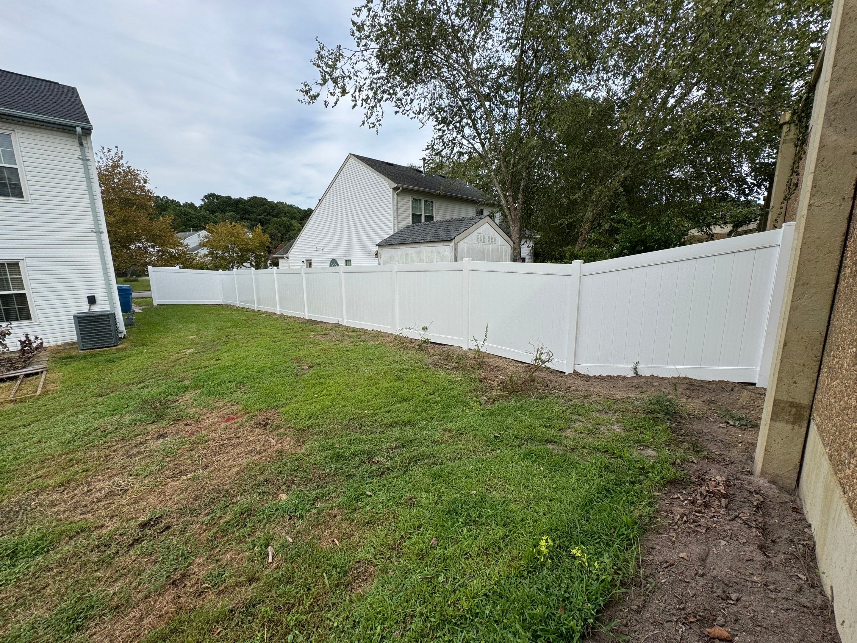 The Smart Choice in Fencing by Tidewater Trim & Deck