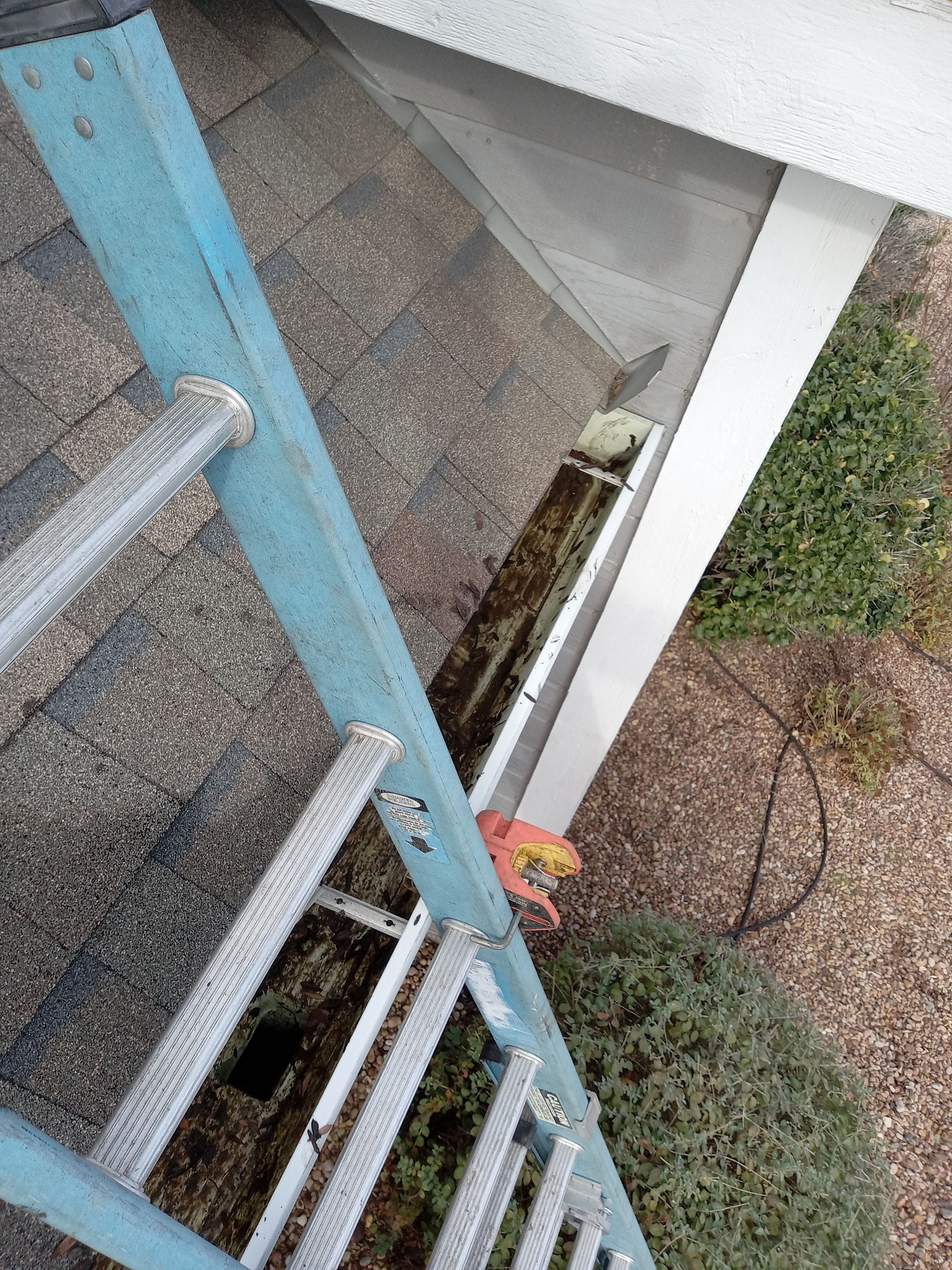 Commercial gutter cleaning Wichita after photo with clean gutters