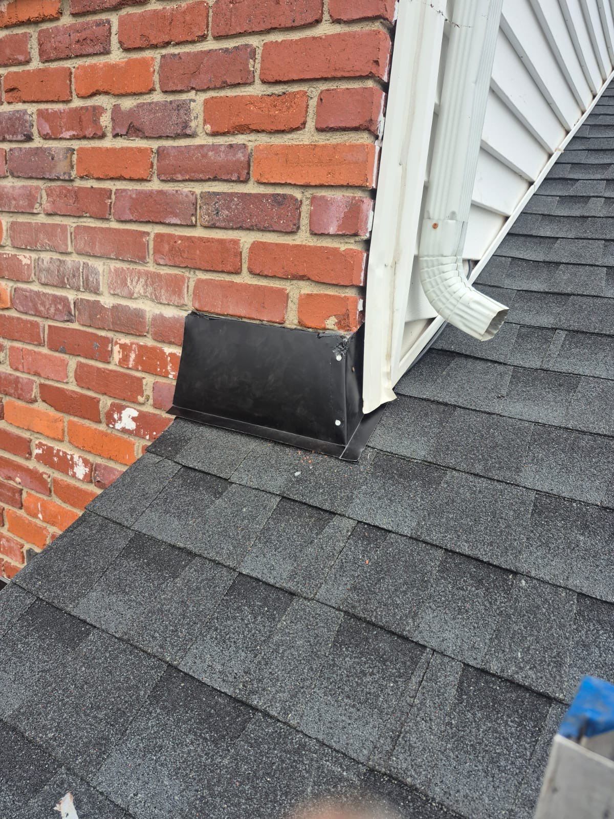 Residential Roofing Installation using GAF Timberline HDZ Charcoal by Rainstoppers Roofing
