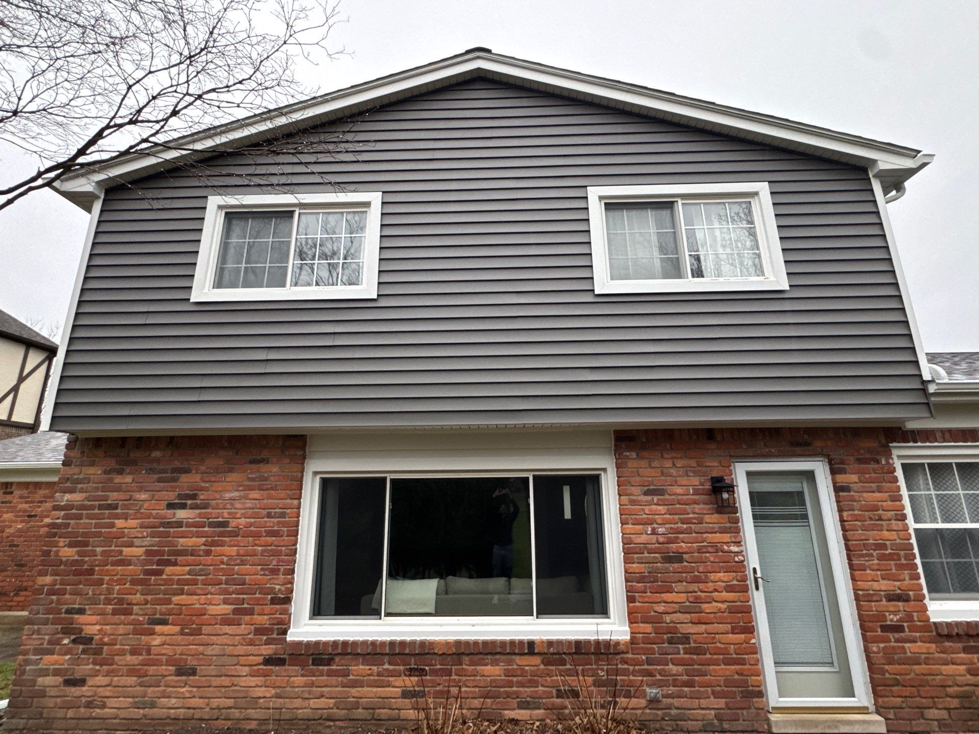 Siding Replacement using Alside Charcoal Smoke and Roof Replacement using Owens Corning Peppercorn by 180 Contractors