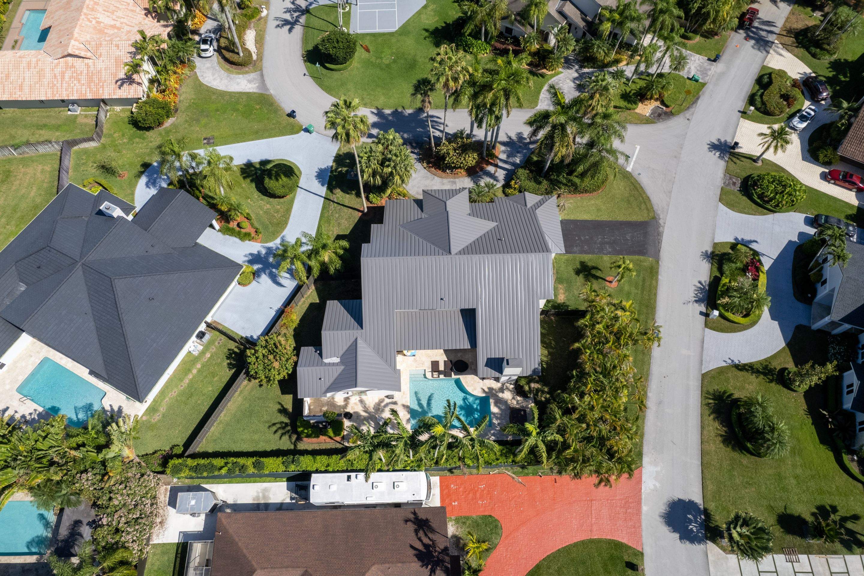 Metal Roof - Galvalume - Charcoal by Istueta Roofing