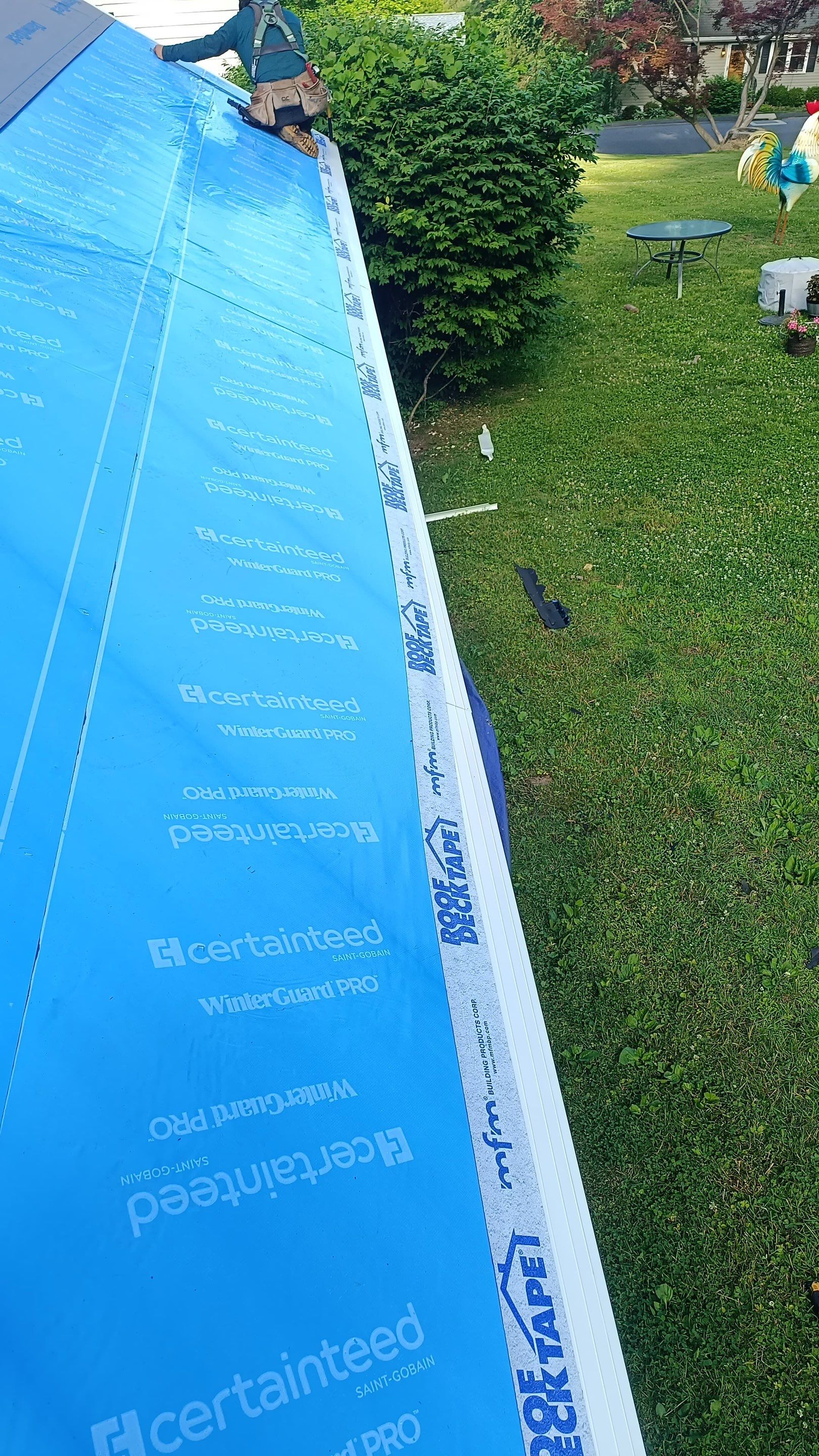 Brand new New Milford, CT roof by DiGiorgi! by DiGiorgi Roofing and Siding Inc