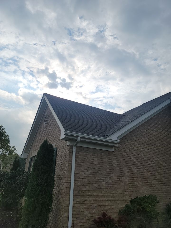 ATLAS PINNACLE COLOR: BURNT HICKORY DRIP EDGE: WHITE by Eagle Eye Roofing