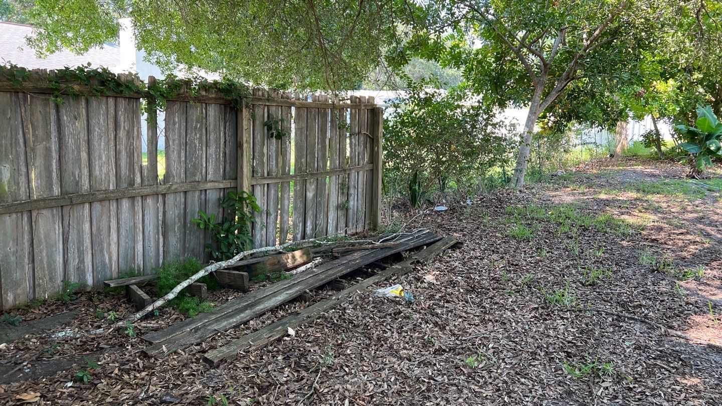 Sarasota, FL 6ft. Tall White Vinyl Privacy Fence  by Asap fence and gates, LLC