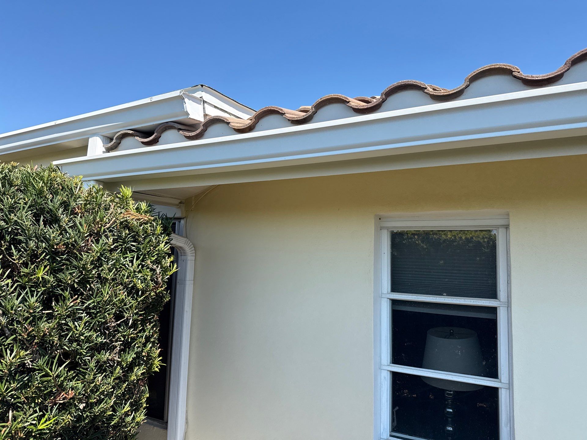 Concrete Tile Roof Cleaning in Village Green – Bradenton, FL | No Walking on Tiles! by Sunshine AquaWash