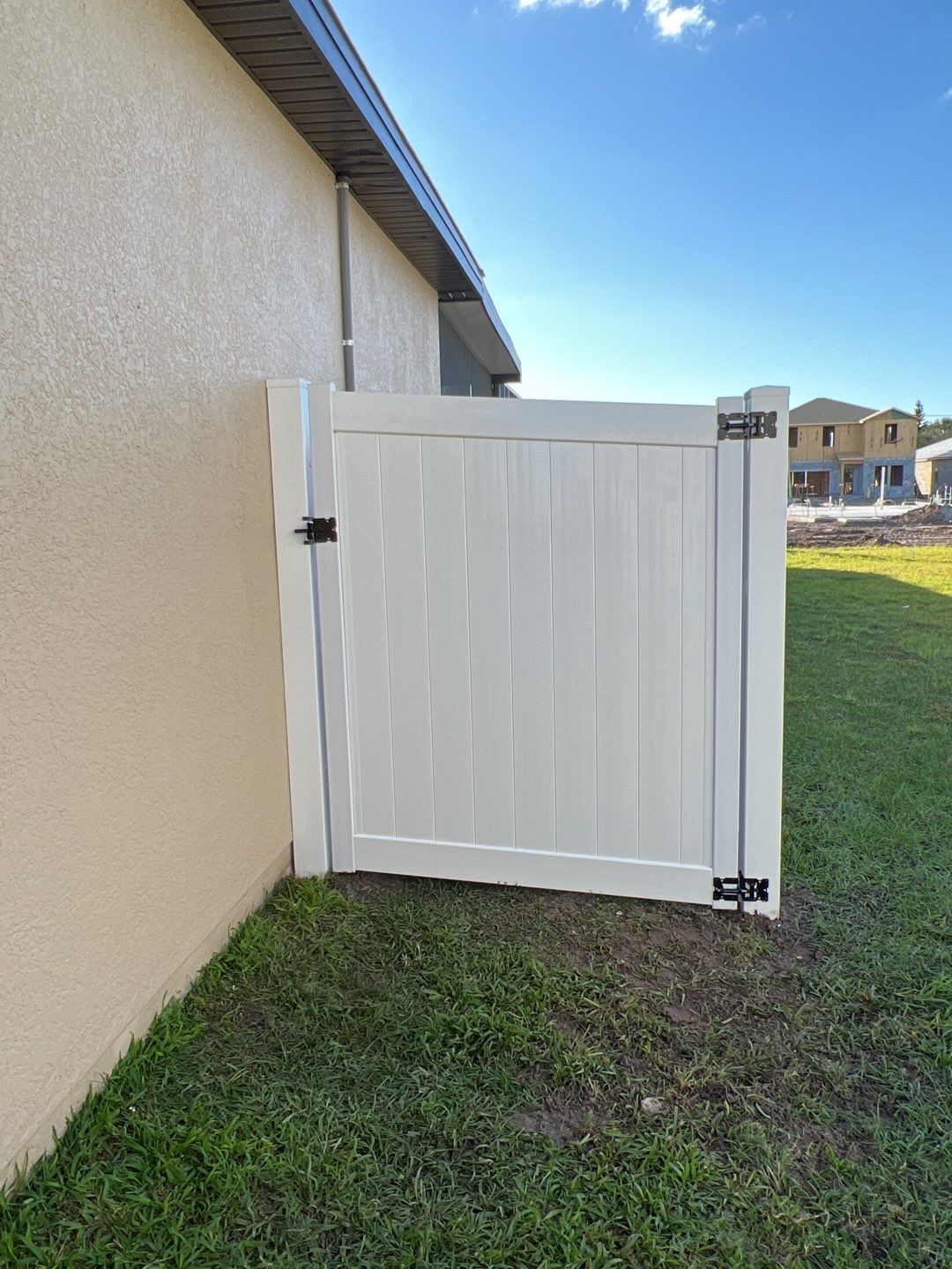 Ruskin, FL 6 ft Tall White Vinyl Privacy by Asap fence and gates, LLC