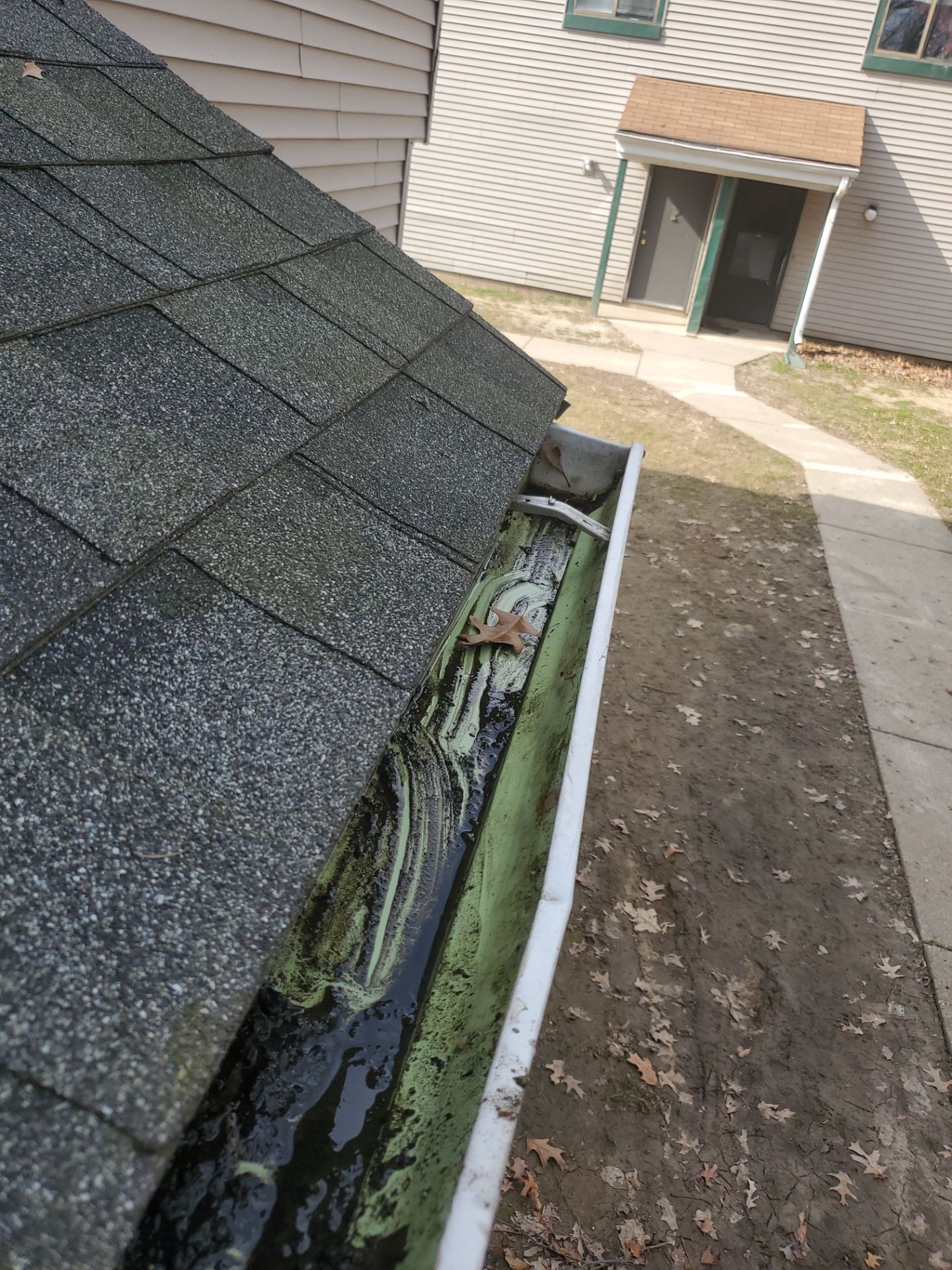 Commercial gutter cleaning Peoria, IL after photo with clean gutters