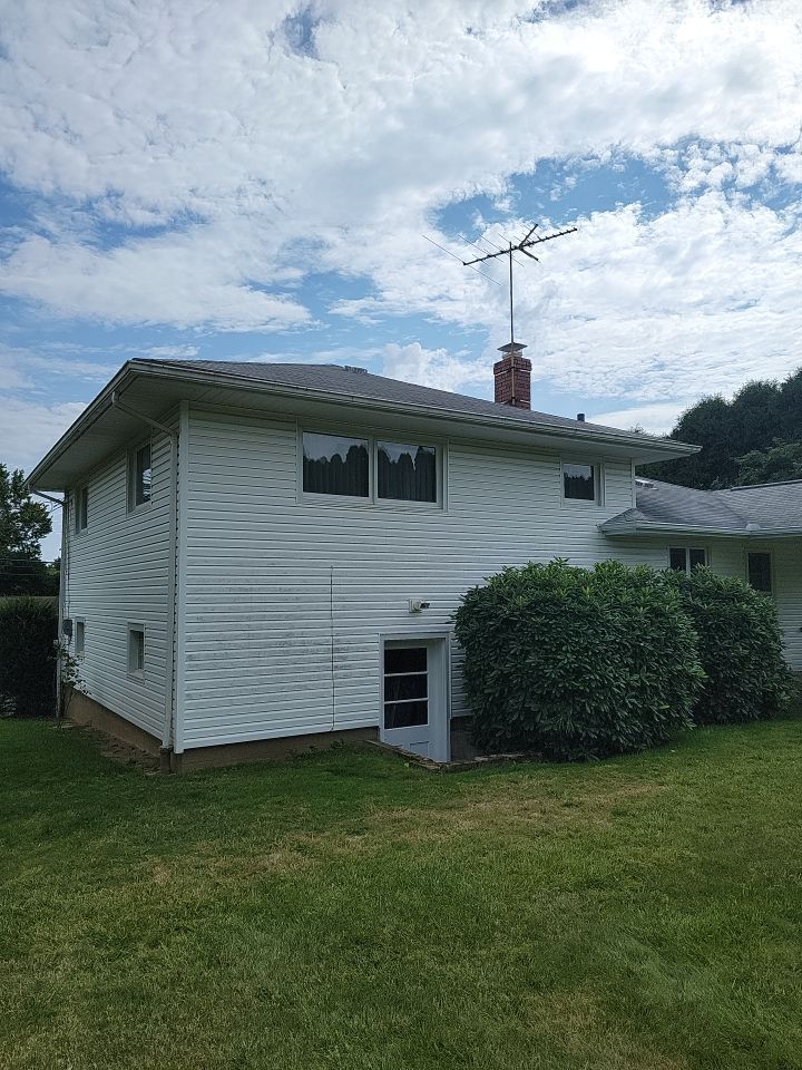 ATLAS PINNACLE COLOR: PRISTINE SCOTCHGARD BLACK DRIP EDGE: WHITE by Eagle Eye Roofing