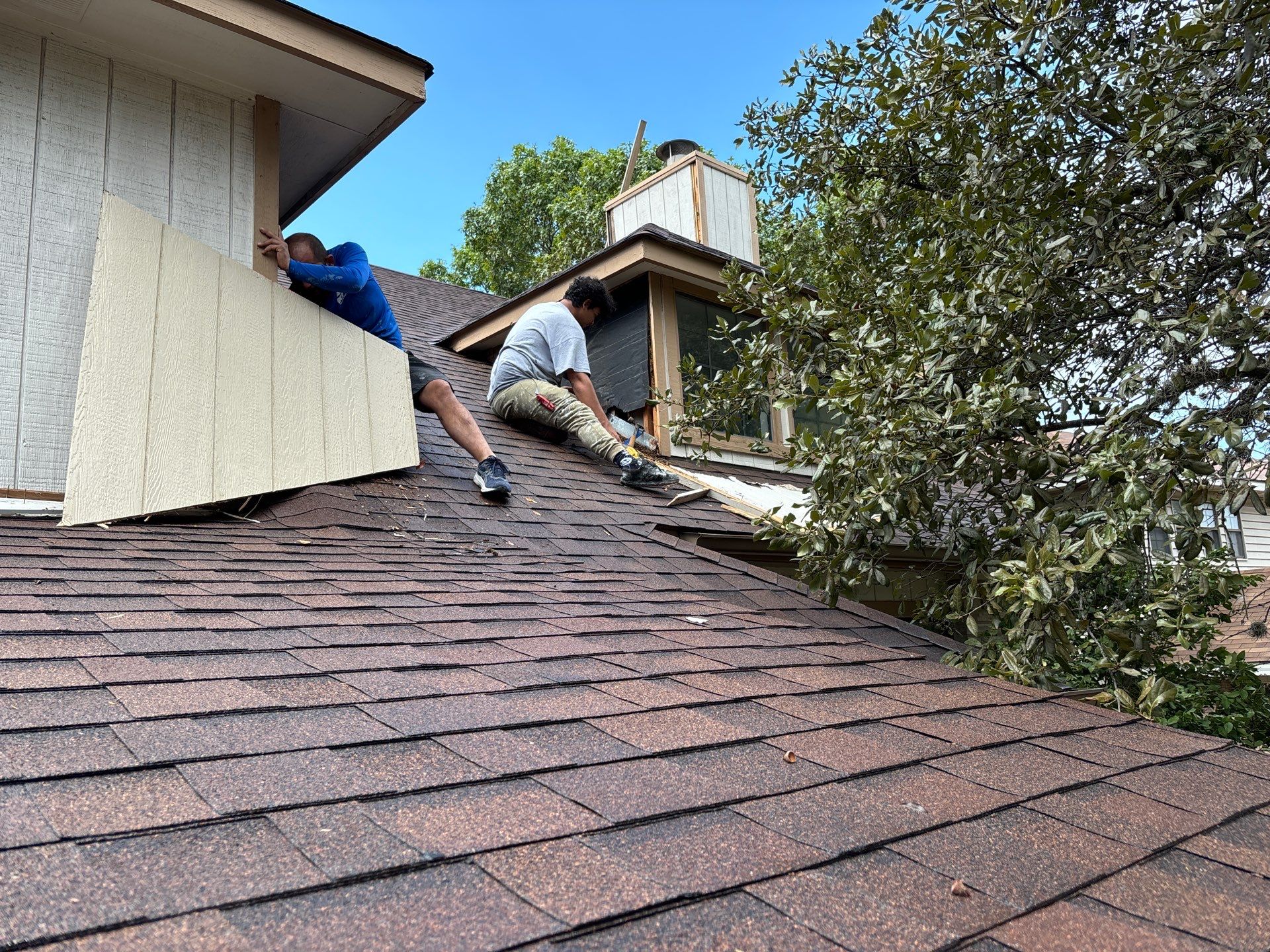 Siding Repair 78250 | Roof Repair | San Antonio Roofer by Rox Roofing