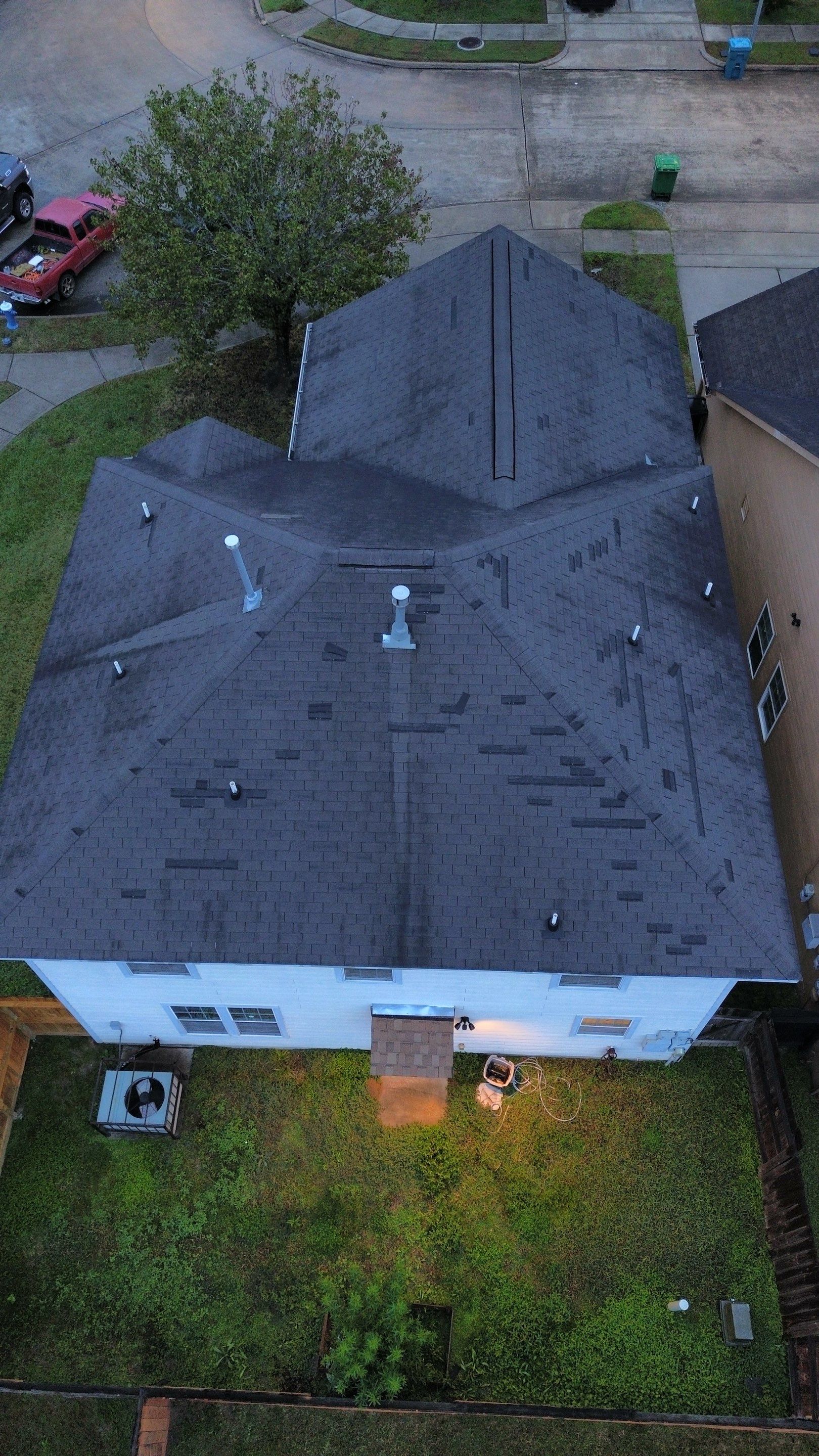 OC Duration Onyx Black by HHH Roofing & Construction