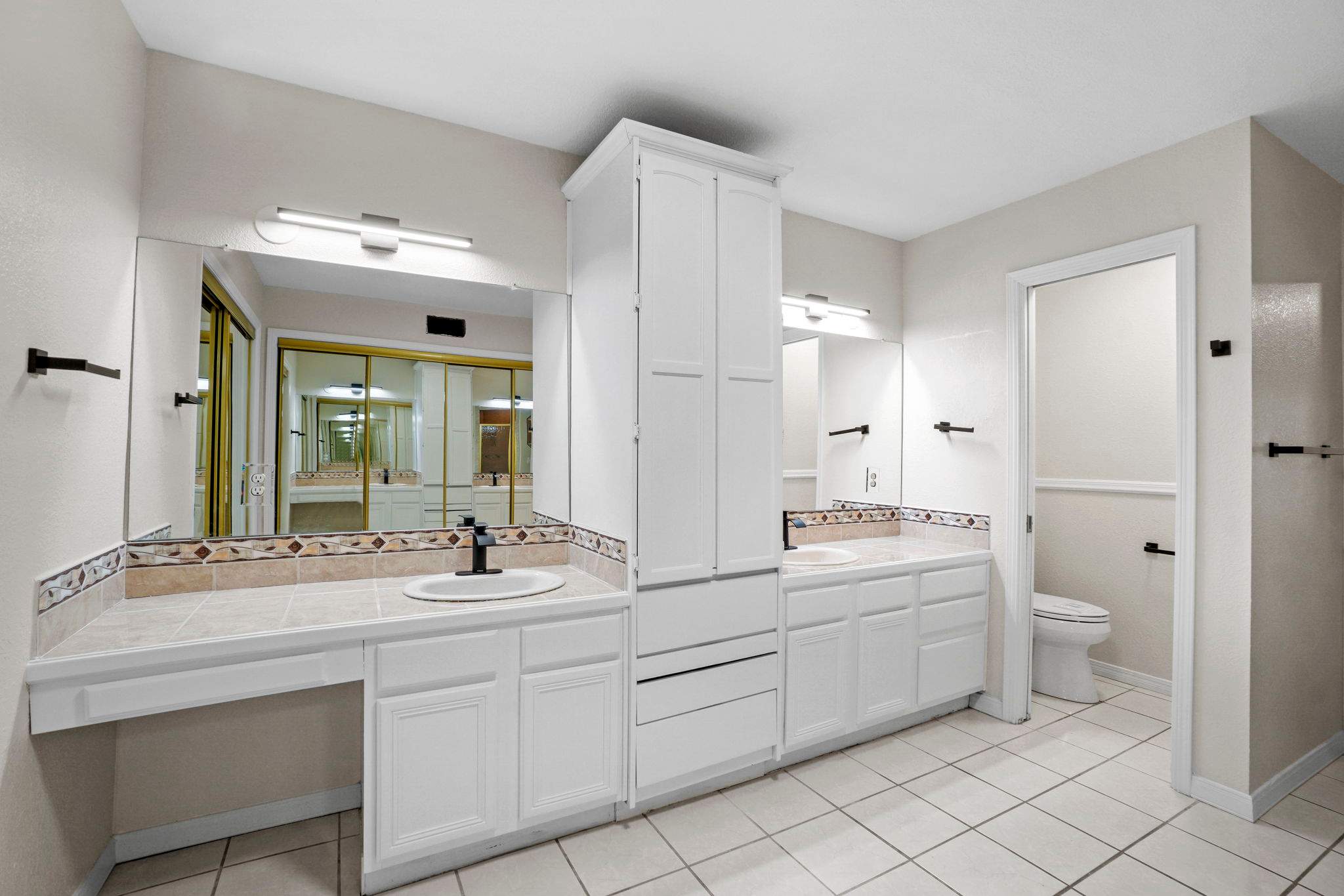 Luxury condo remodel by the golf course by Castro Brothers Solutions