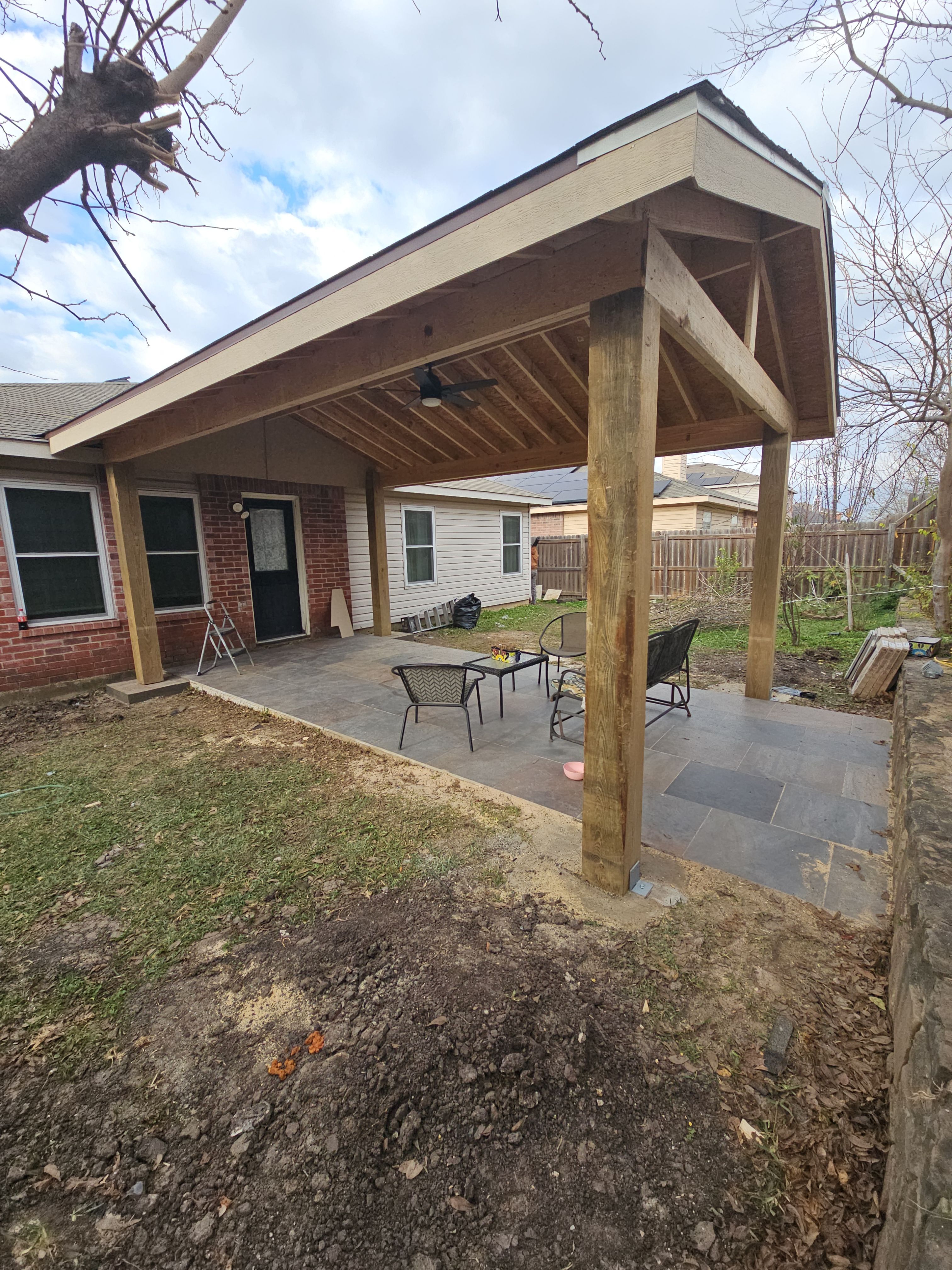 robledolinda-Patio Cover & Fence by road roofing llc