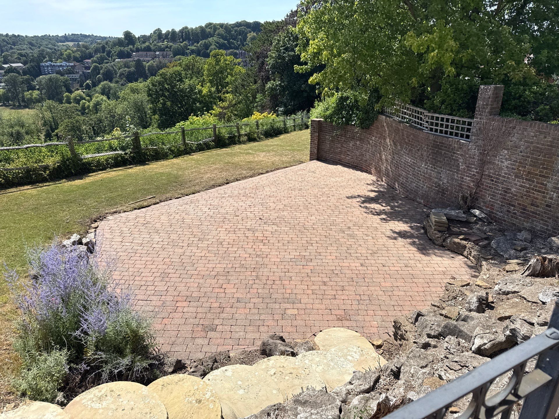 Comprehensive Driveway, Patio and Render Cleaning in Guildford Surrey by Ges Exterior Cleaning ltd