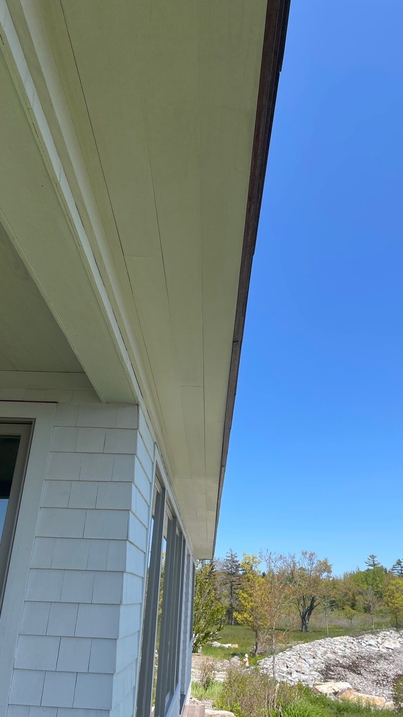 Project in Owls Head by NORTH ATLANTIC PAINTING COMPANY 