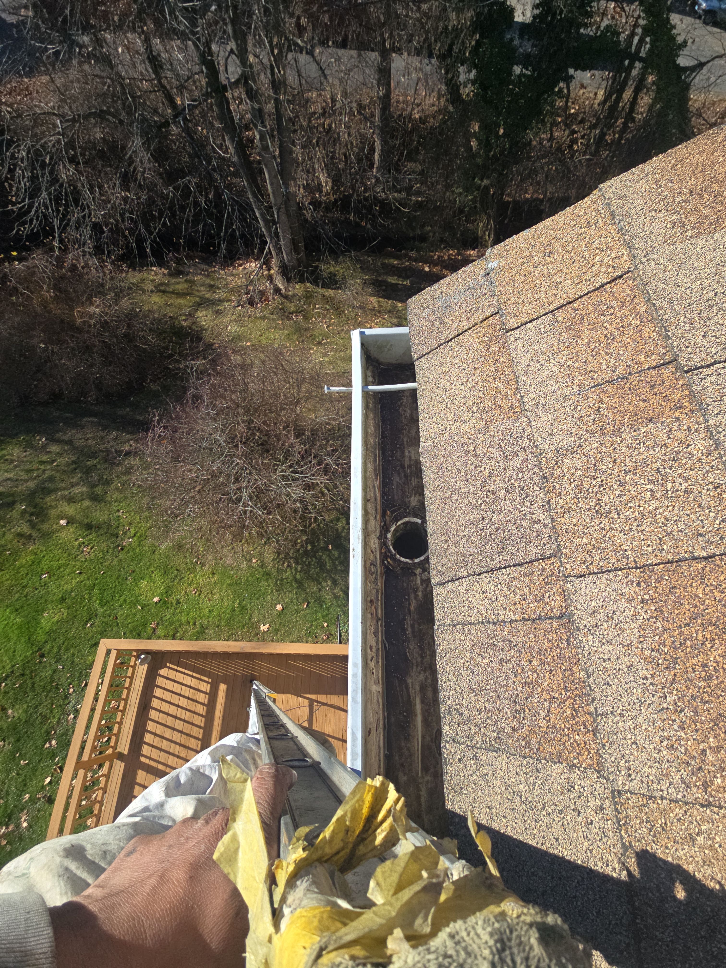Commercial gutter cleaning Hartford, CT after photo with clean gutters