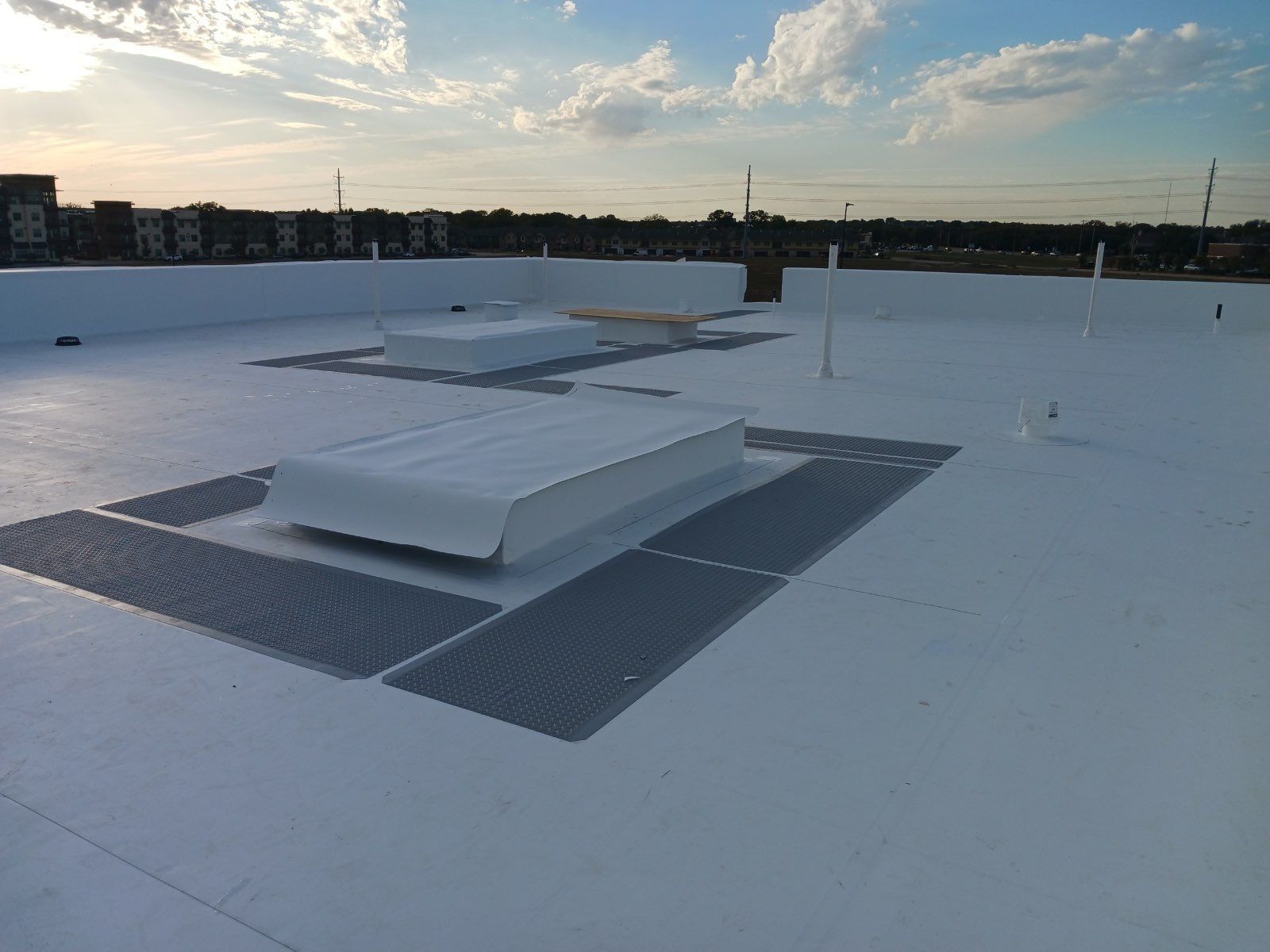 Commercial Roofing Installation using GAF Everguard TPO - Veterinary Emergency Group by Roof Experts