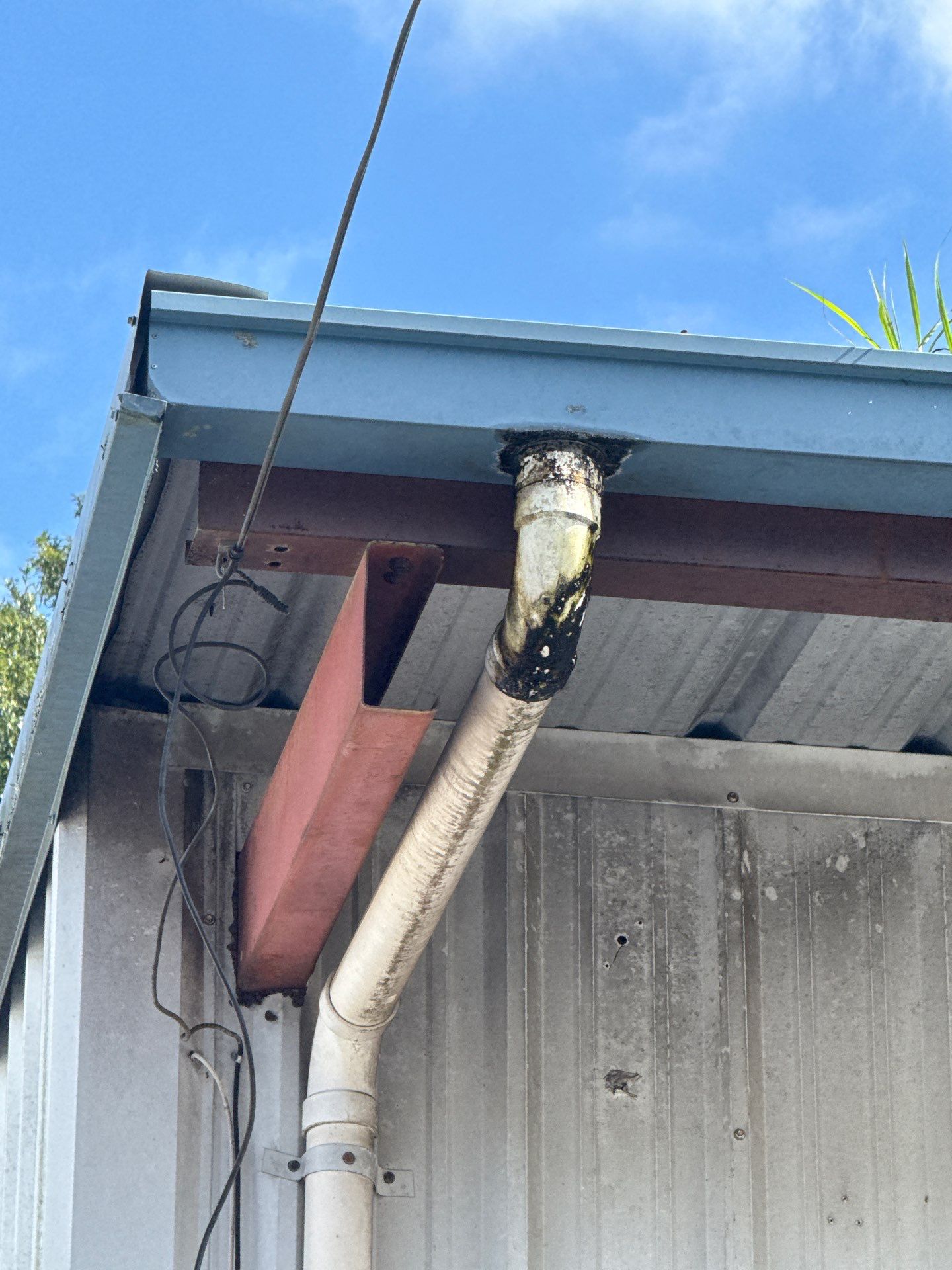 Clean Gutters and Seal Seams in Lakeland FL by Gutter Professors