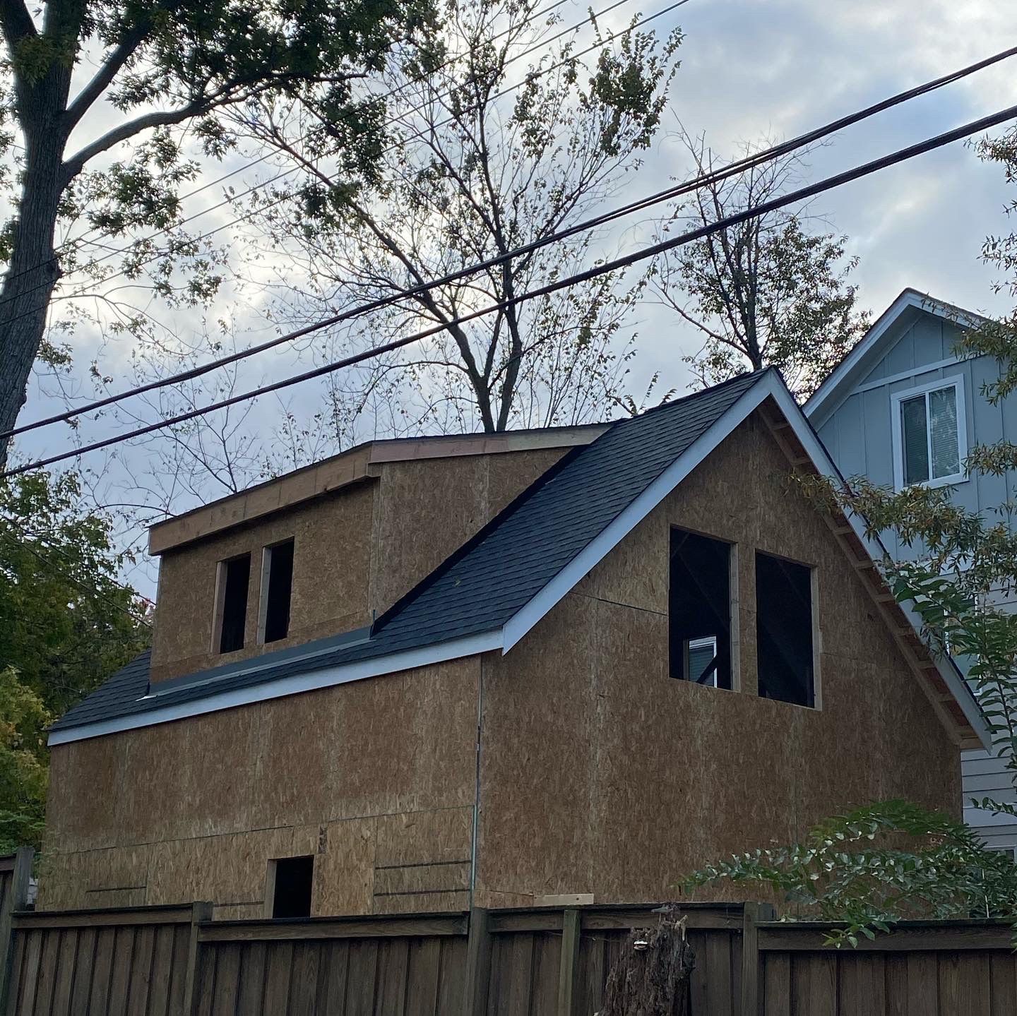 build car garage and efisienci room  using new construction by Jesus Master Handyman LLC 