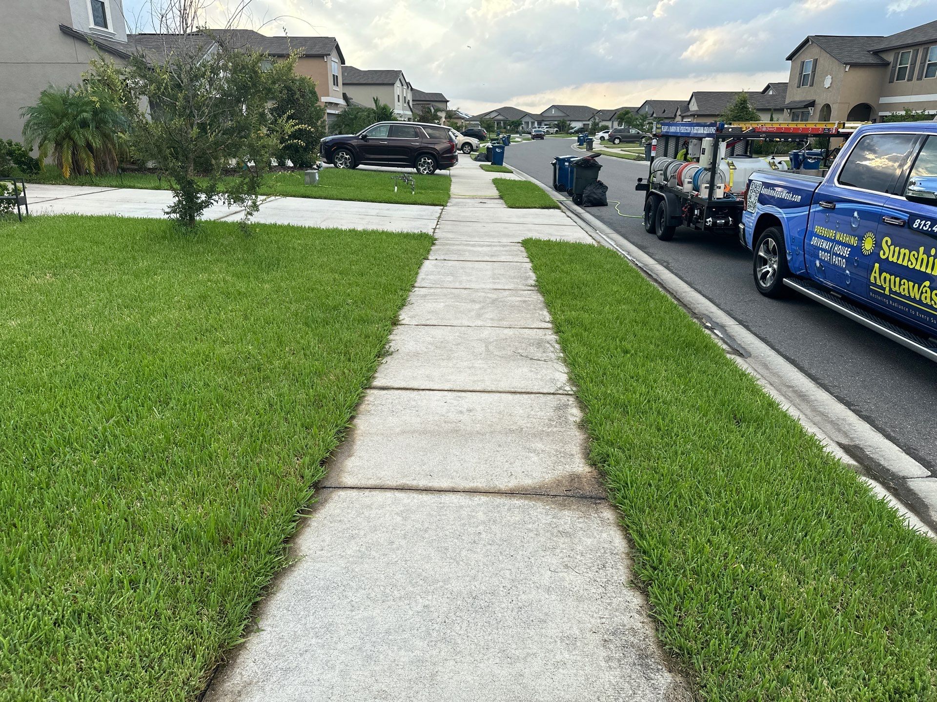 🚿 Concrete Driveway, Sidewalk & Entryway Cleaning – Trevesta Community, Palmetto, FL by Sunshine AquaWash