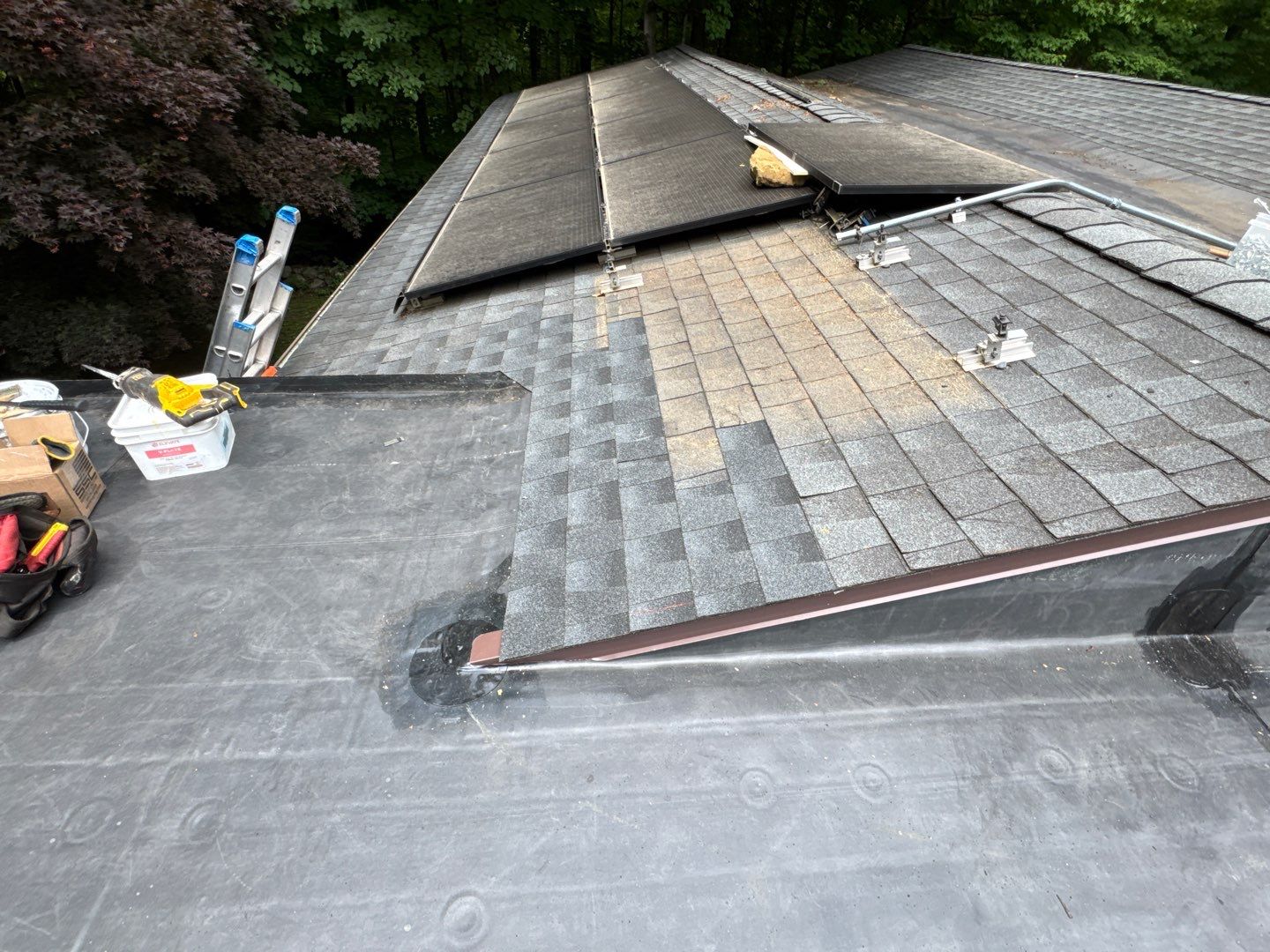 EPDM installed in Woodbury, CT by DiGiorgi Roofing and Siding Inc