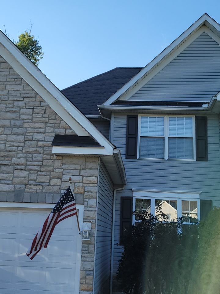 Brand: Atlas Pinnacle Color: Pristine Scotchgarde Black Drip: White by Eagle Eye Roofing