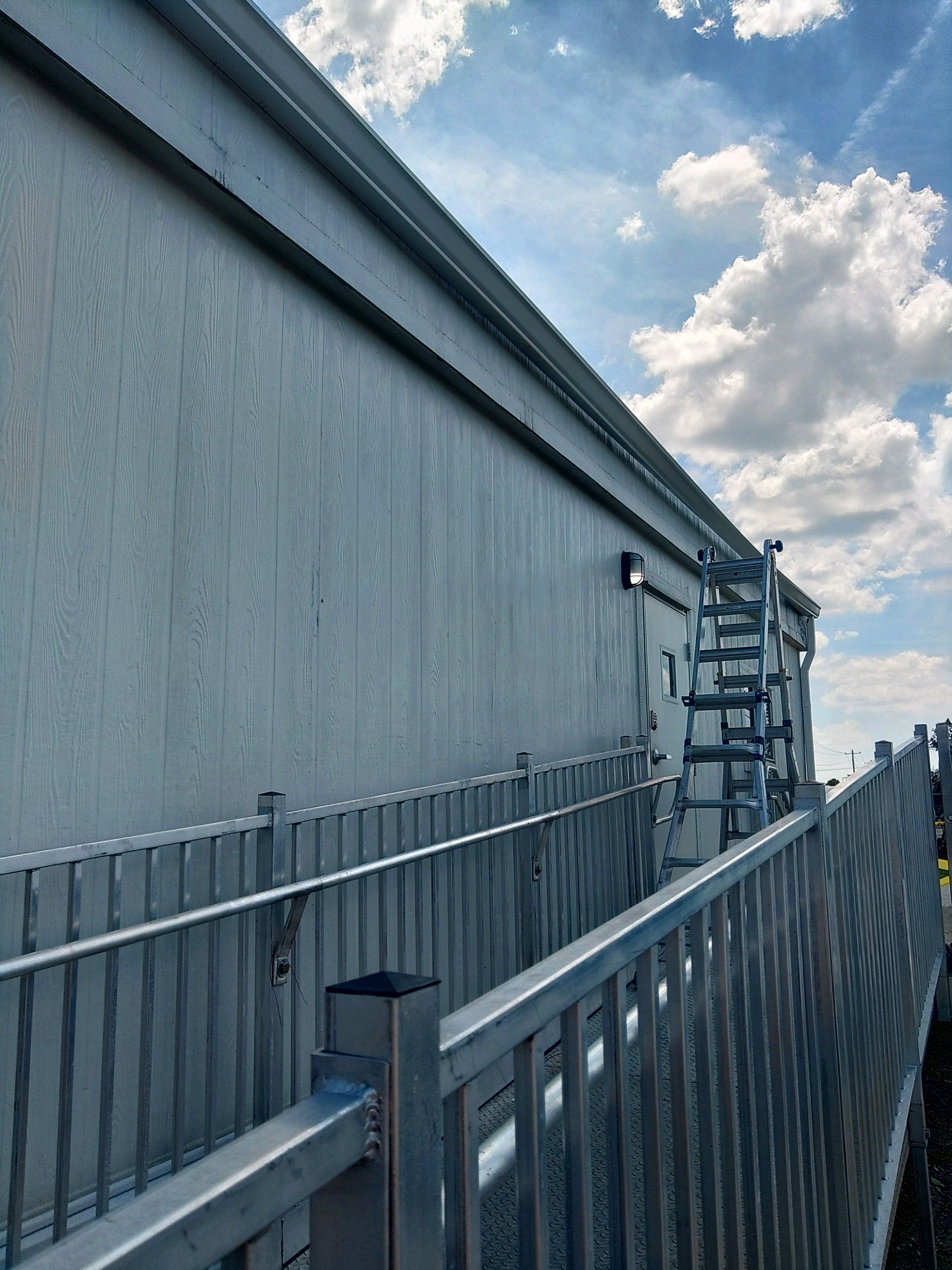 Commercial Gutters using Seamless Aluminum Gutters in Palmetto FL by Gutter Professors